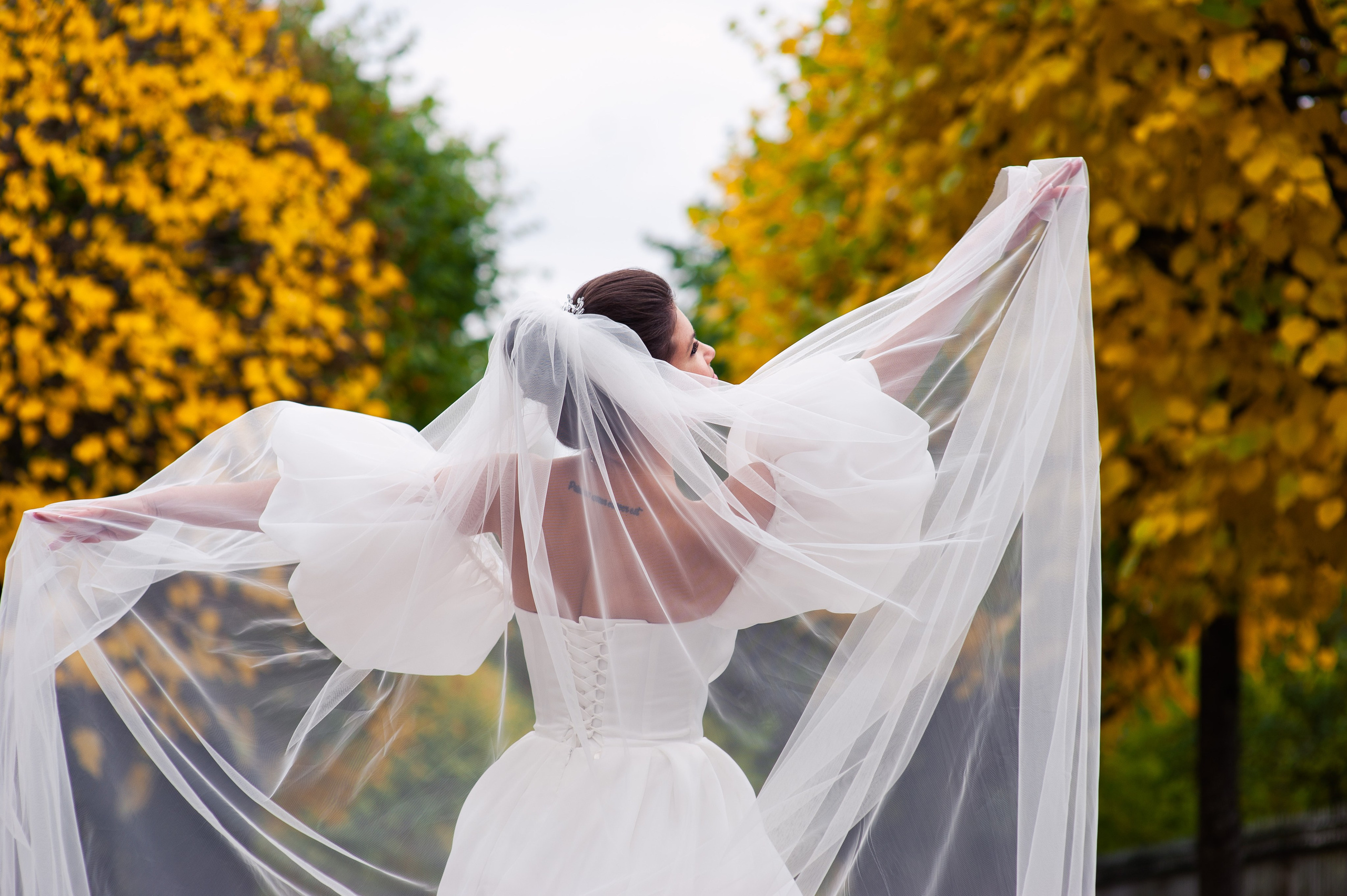 Осенняя свадебная прогулка в Екатерининском парке в Пушкине. Портретный, семейный и свадебный фотограф в Санкт-Петербурге и в Пушкине Ширяев Денис