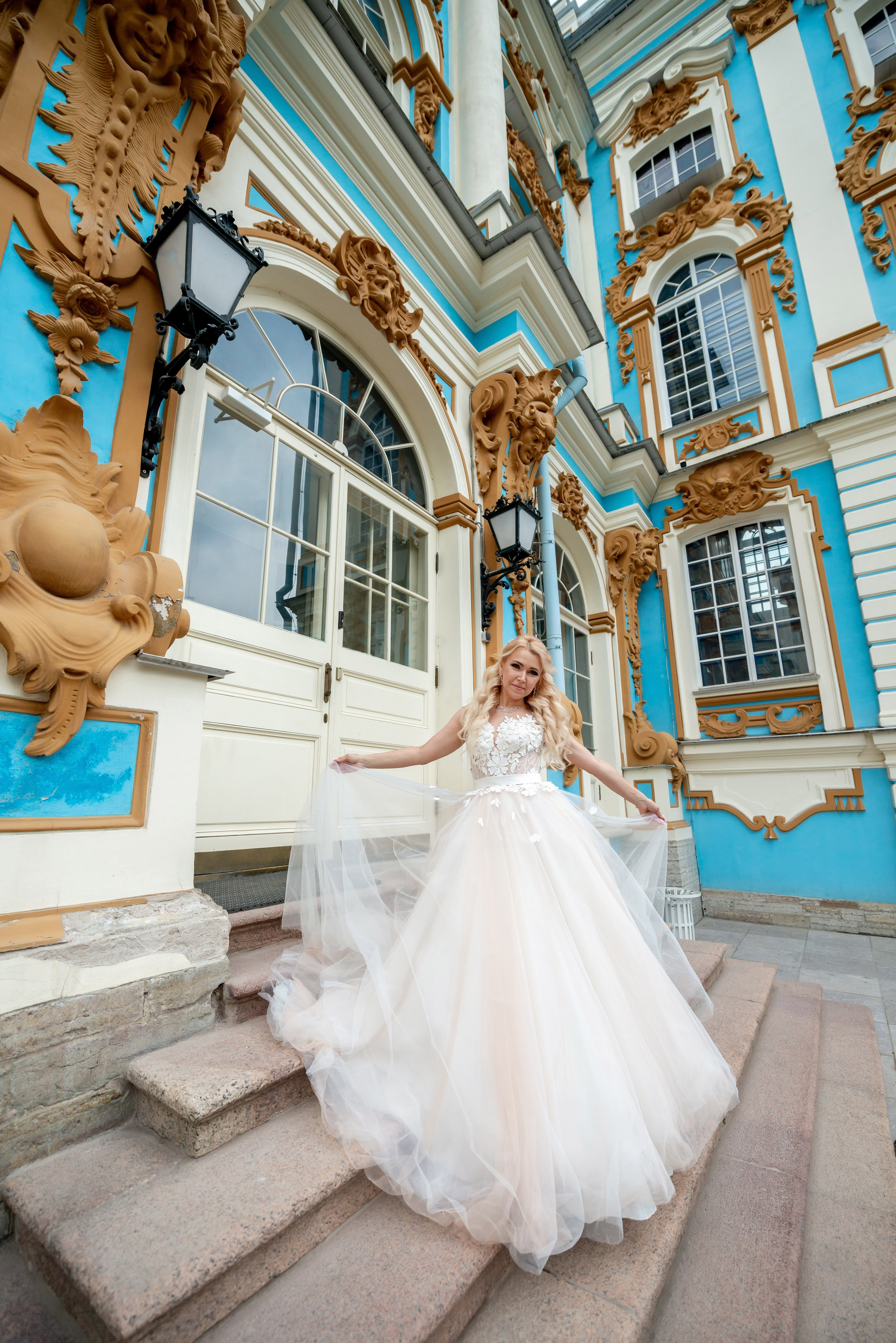 Евгения (фотосессия с малиновым chevrolet camaro, в сирени в Пушкине в Екатерининском парке). Портретный, семейный и свадебный фотограф в Санкт-Петербурге и в Пушкине Ширяев Денис