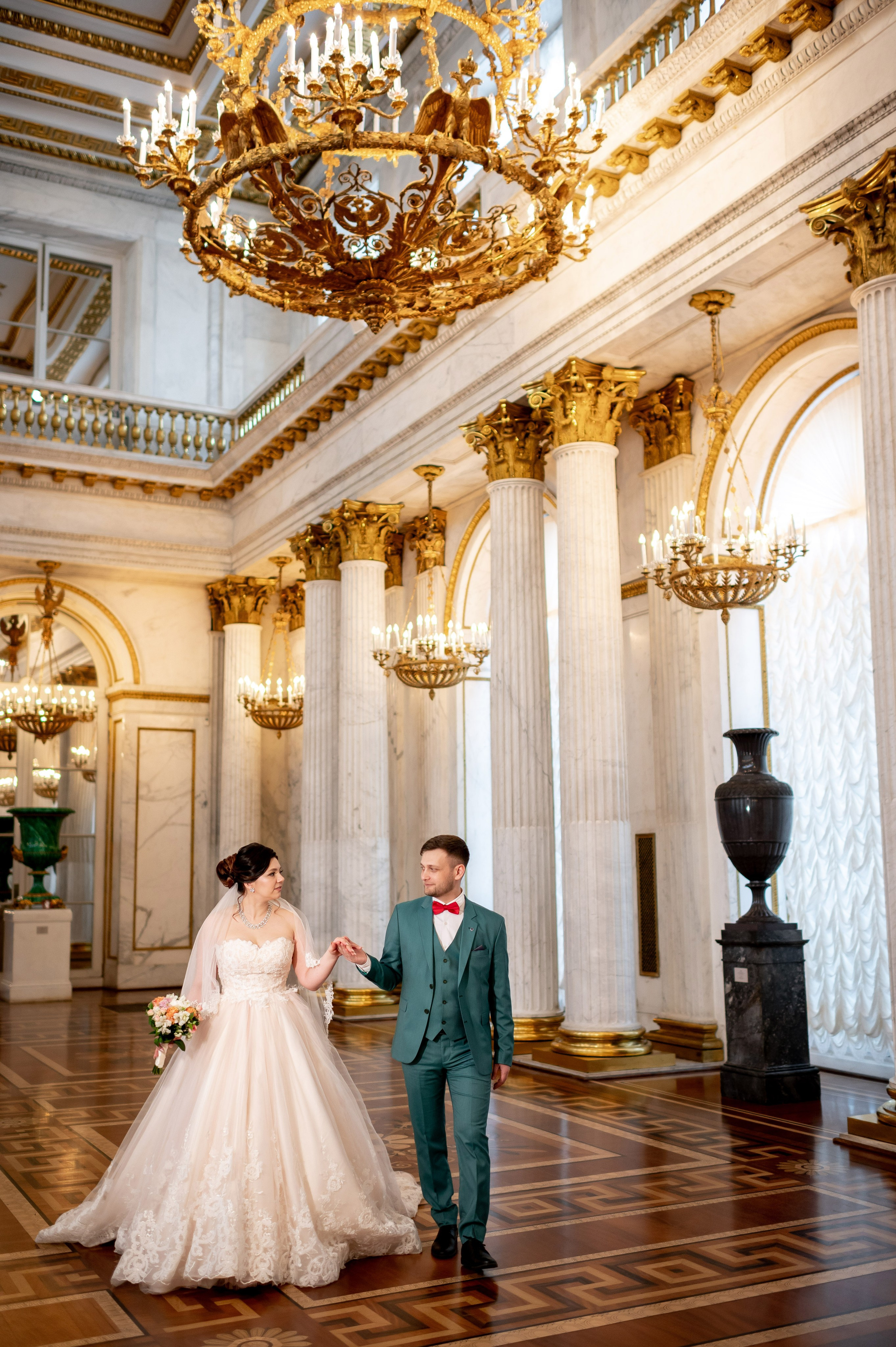 Самая красивая свадебная фотосессия в Эрмитаже. Лучшие свадебные фотографии в Эрмитажа. Портретный, семейный и свадебный фотограф в Санкт-Петербурге и в Пушкине Ширяев Денис