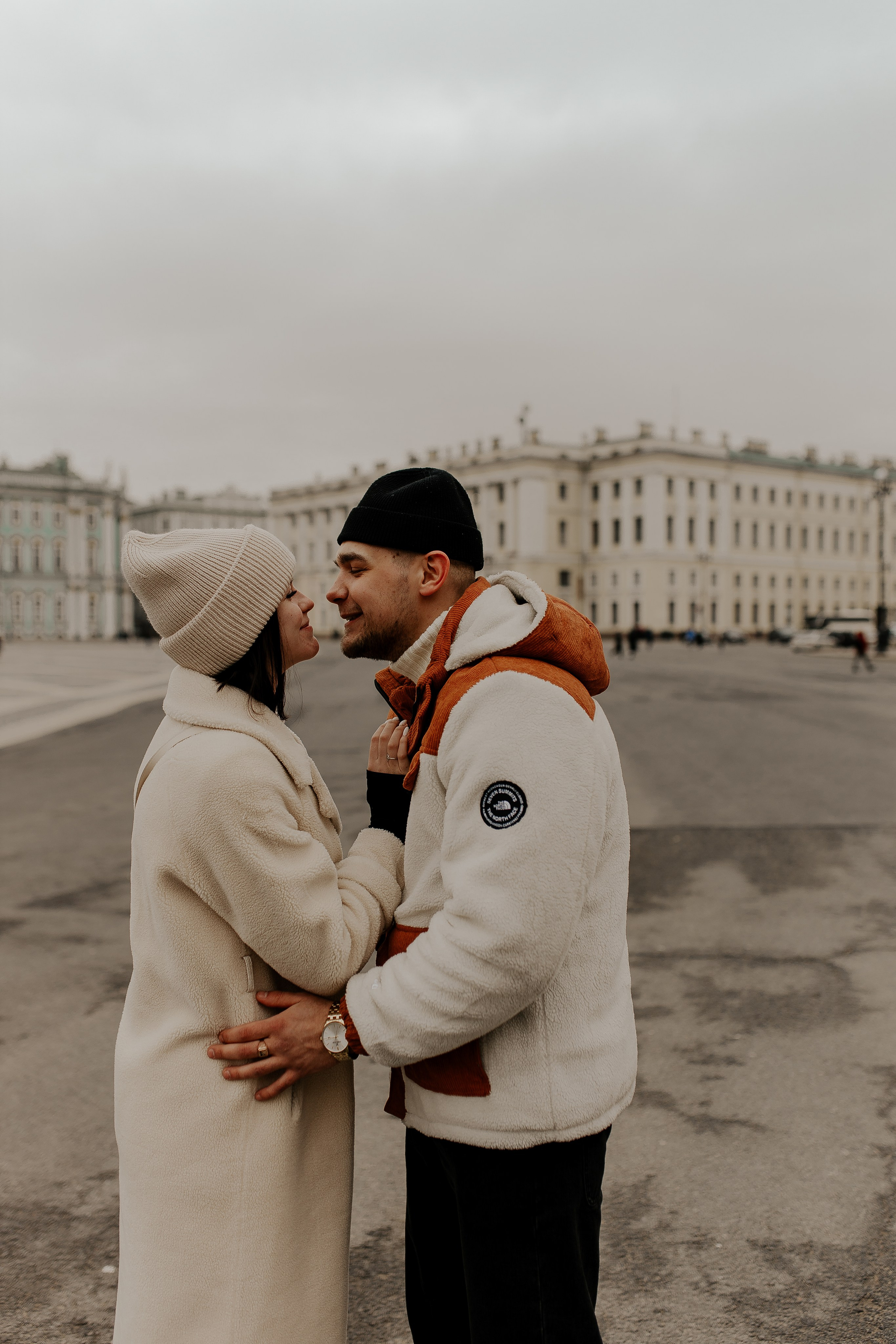 Lovestory на дворцовой площади. Фотограф в Санкт-Петербурге Лиза Семченкова