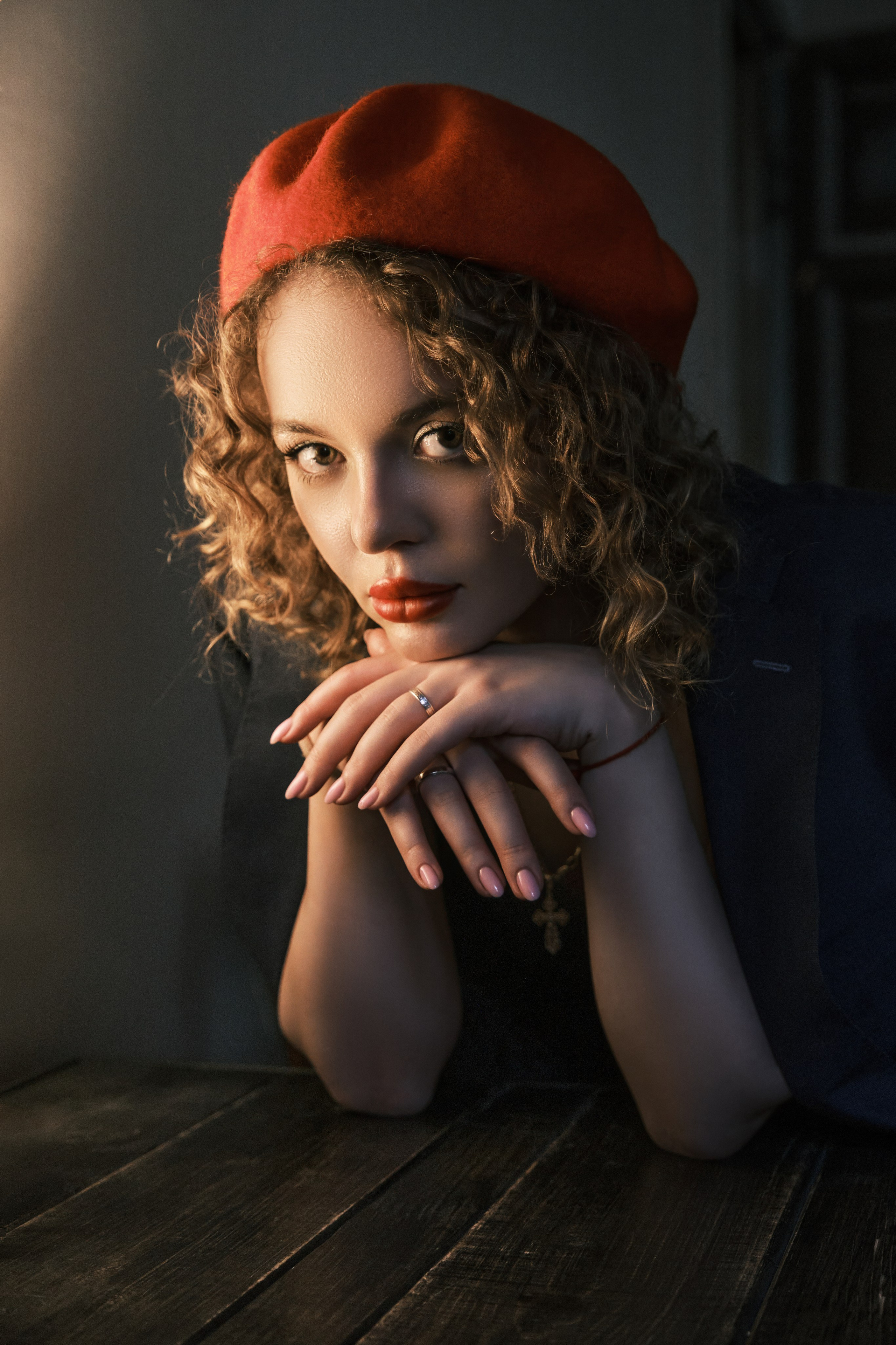 Фотосессии в парадных Санкт-Петербурга. Фотограф портретный архитектурный лавстори будуар Санкт-Петербург Виктор Иванов