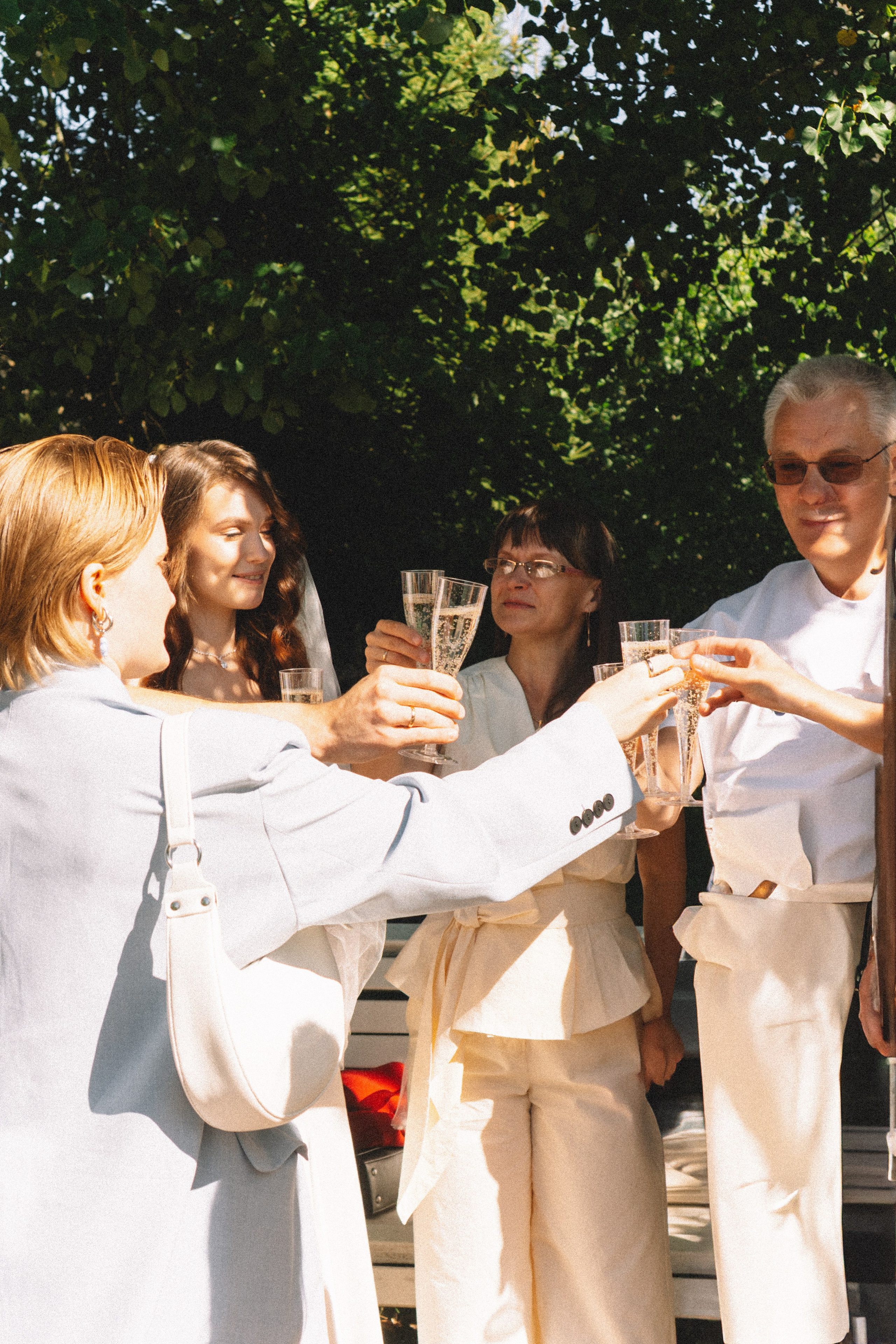 СВАДЕБНАЯ СЬЕМКА В ПЕТЕРГОФЕ И СЬЕМКА РЕПОРТАЖА В ЗАГСЕ ПЕТЕРГОФА. Профессиональный фотограф, Санкт-Петербург — Виктория Богомолова