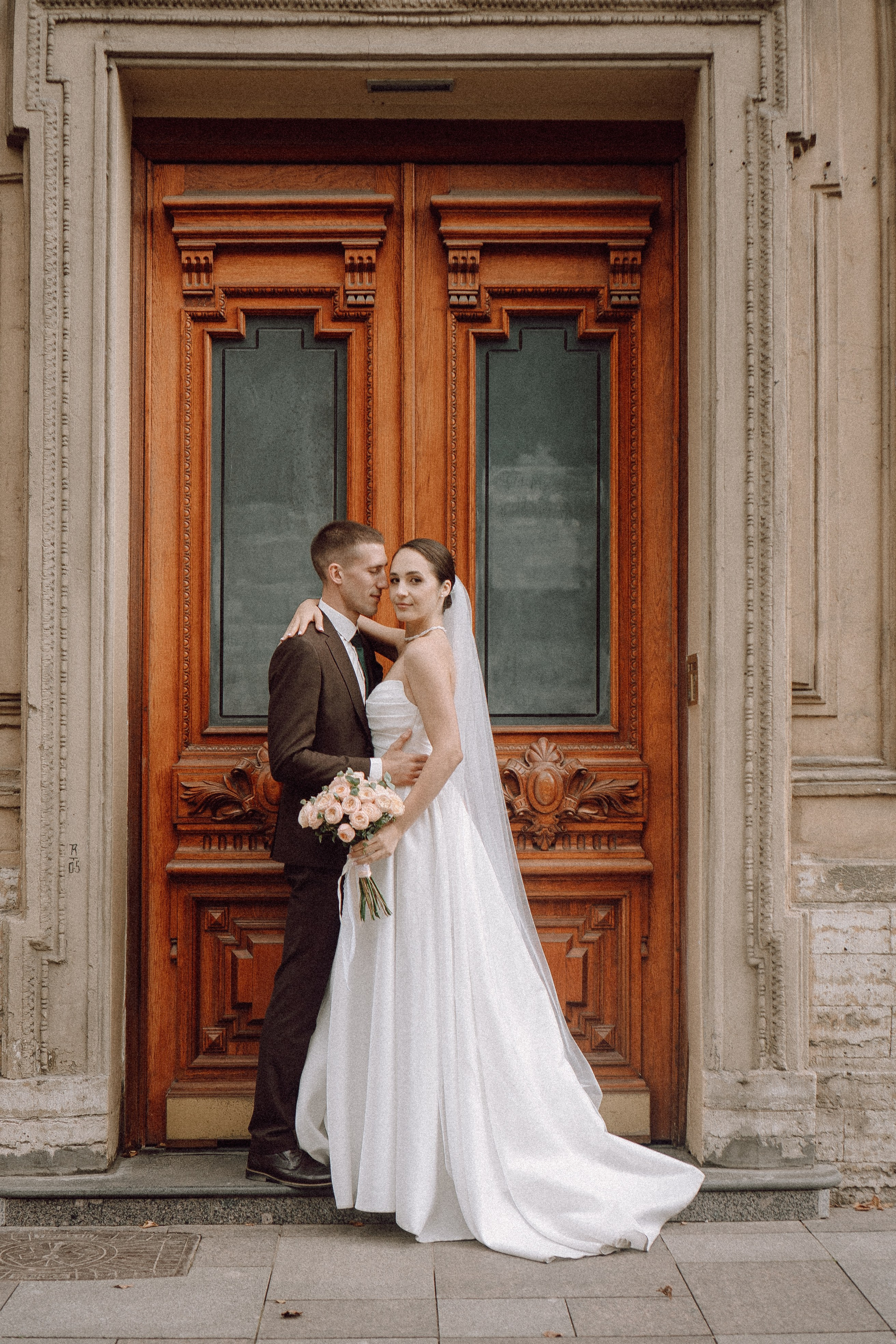 СВАДЕБНАЯ ПРОГУЛКА В САНТК-ПЕТЕРБУРГЕ (ИСАКИЕВСКИЙ СОБОР, ЗИМНЯЯ КАНАВКА, ЭРМИТАЖ И БОЛЬШАЯ МОРСКАЯ УЛИЦА). Профессиональный фотограф, Санкт-Петербург — Виктория Богомолова