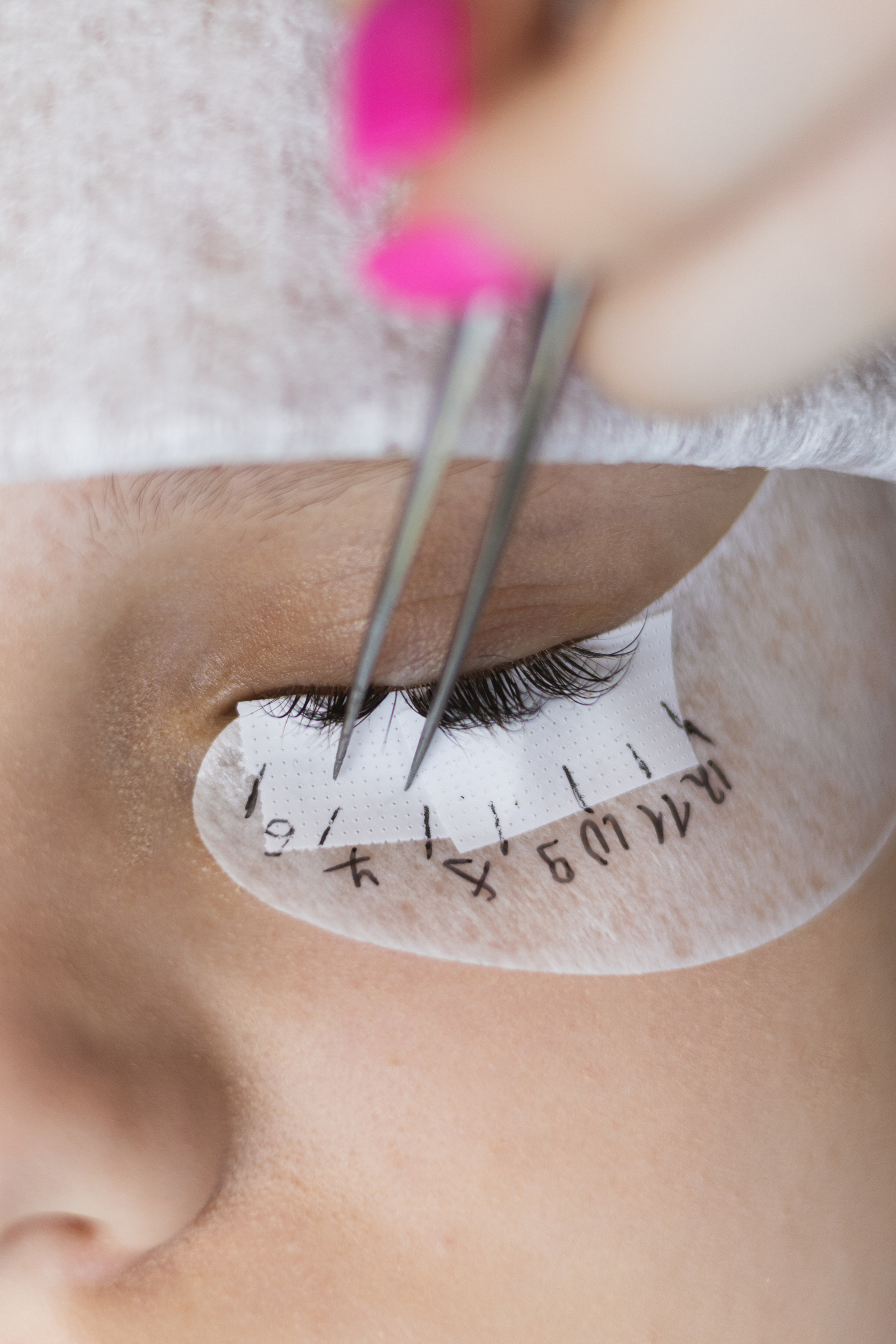 Для мастера по наращиванию ресниц