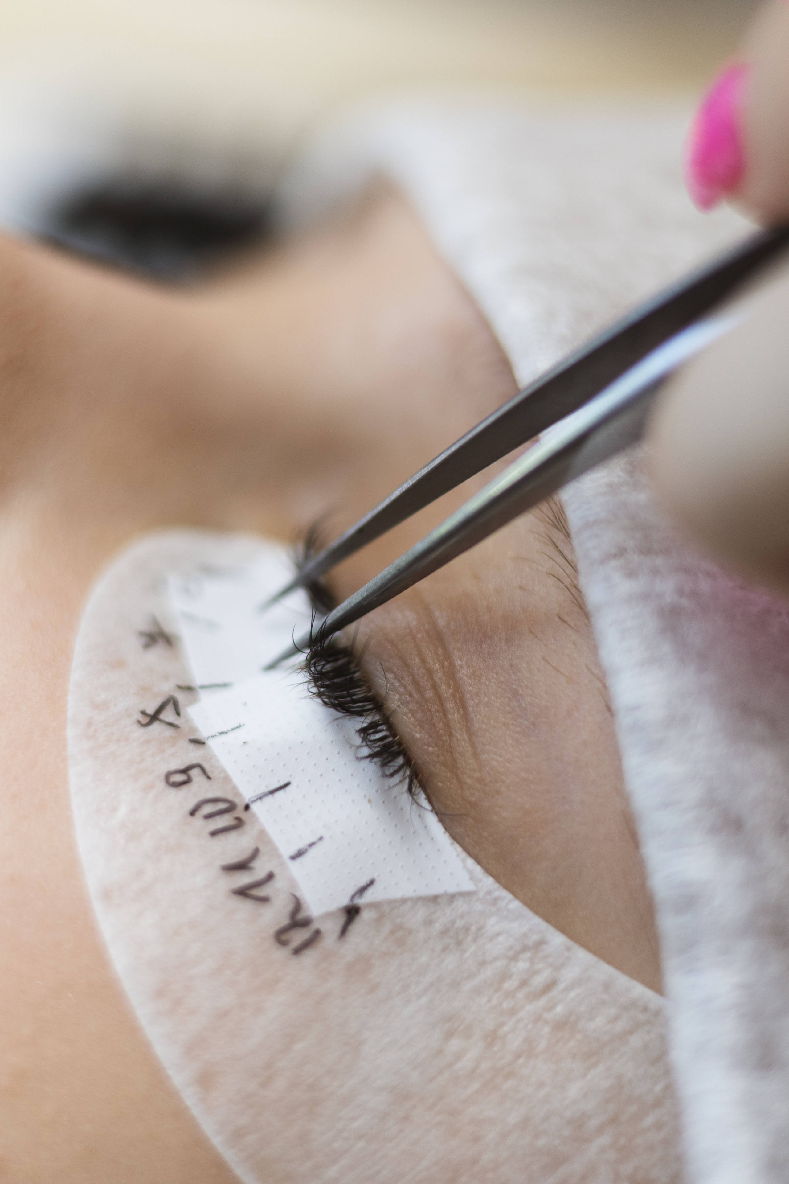 Для мастера по наращиванию ресниц