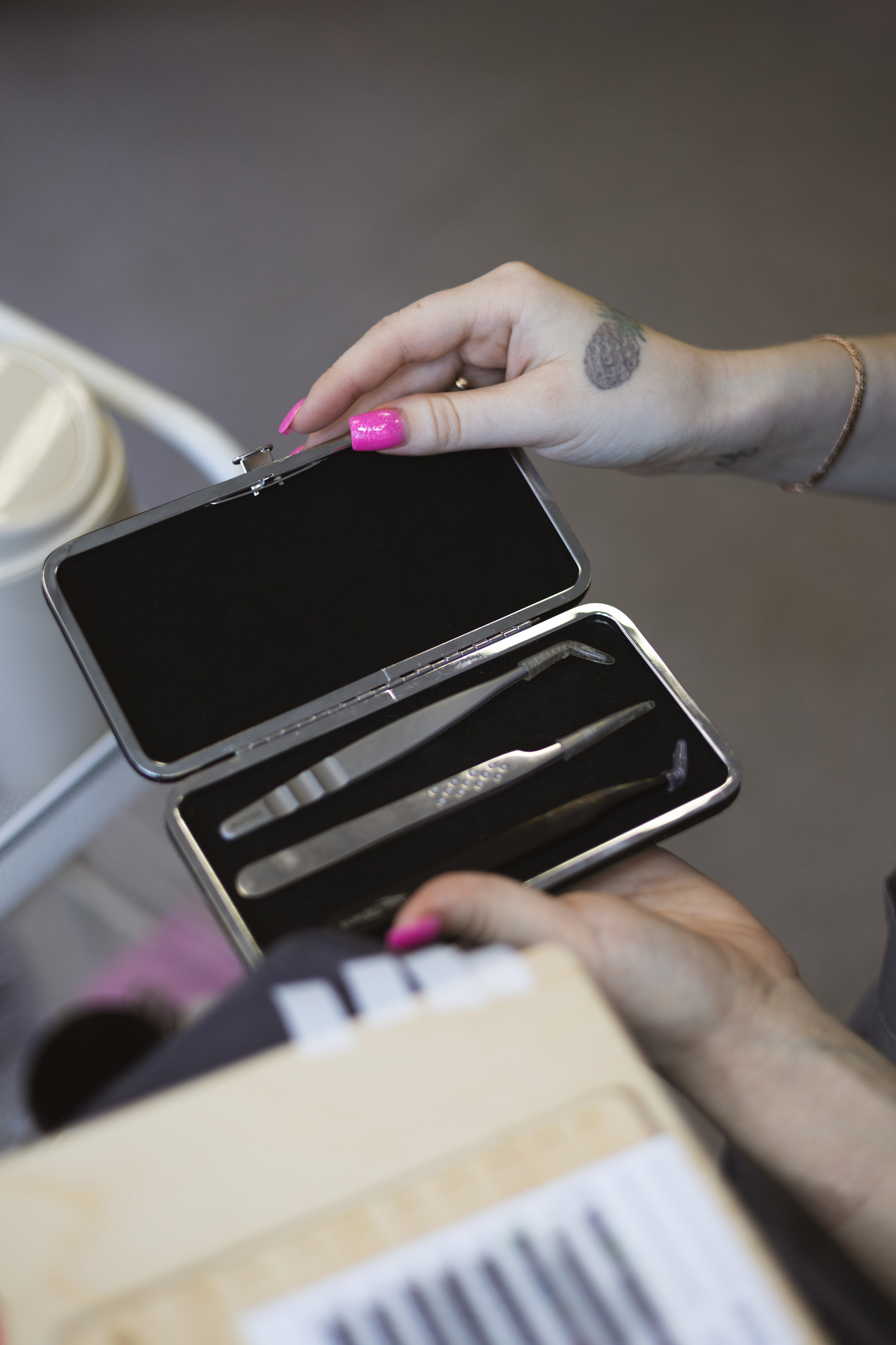 Для мастера по наращиванию ресниц