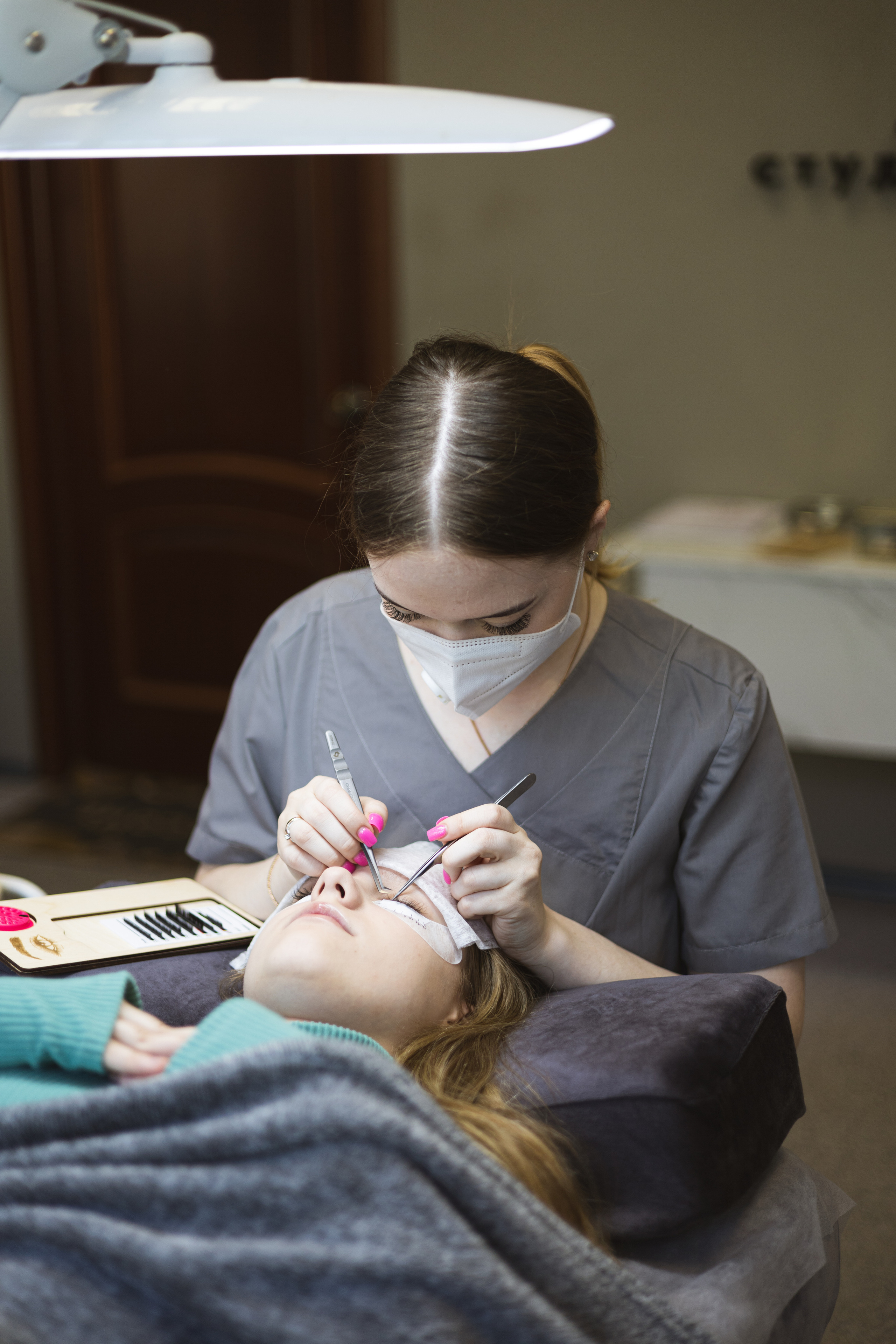 Для мастера по наращиванию ресниц