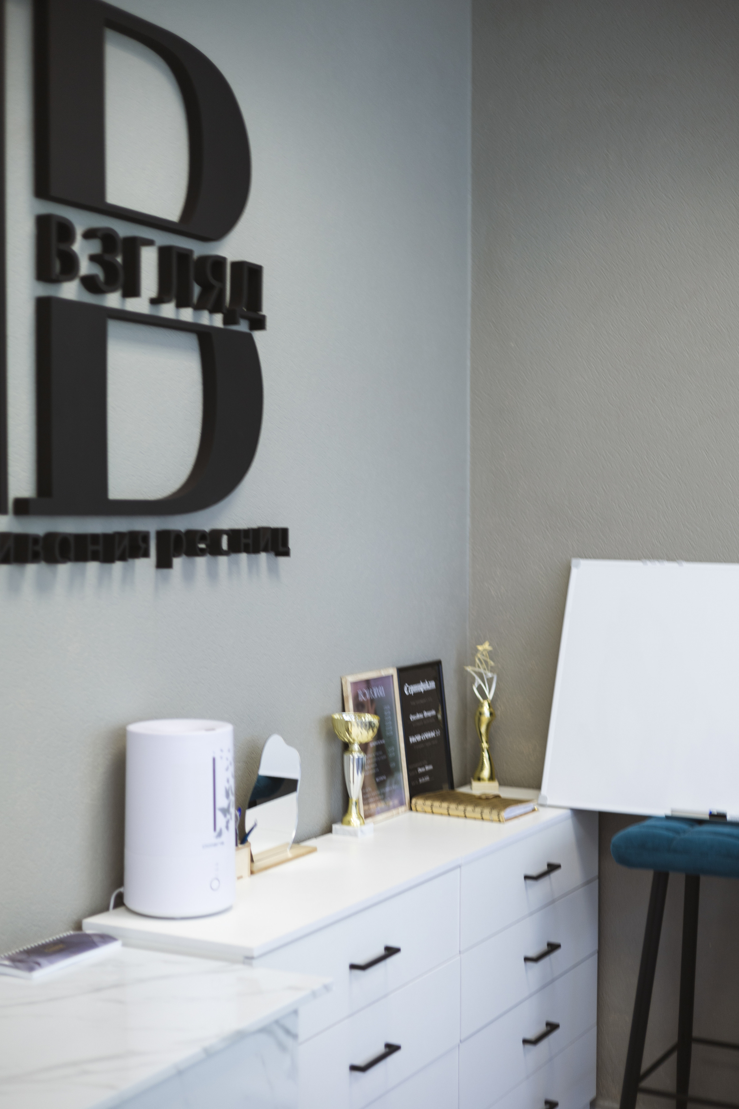 Для мастера по наращиванию ресниц