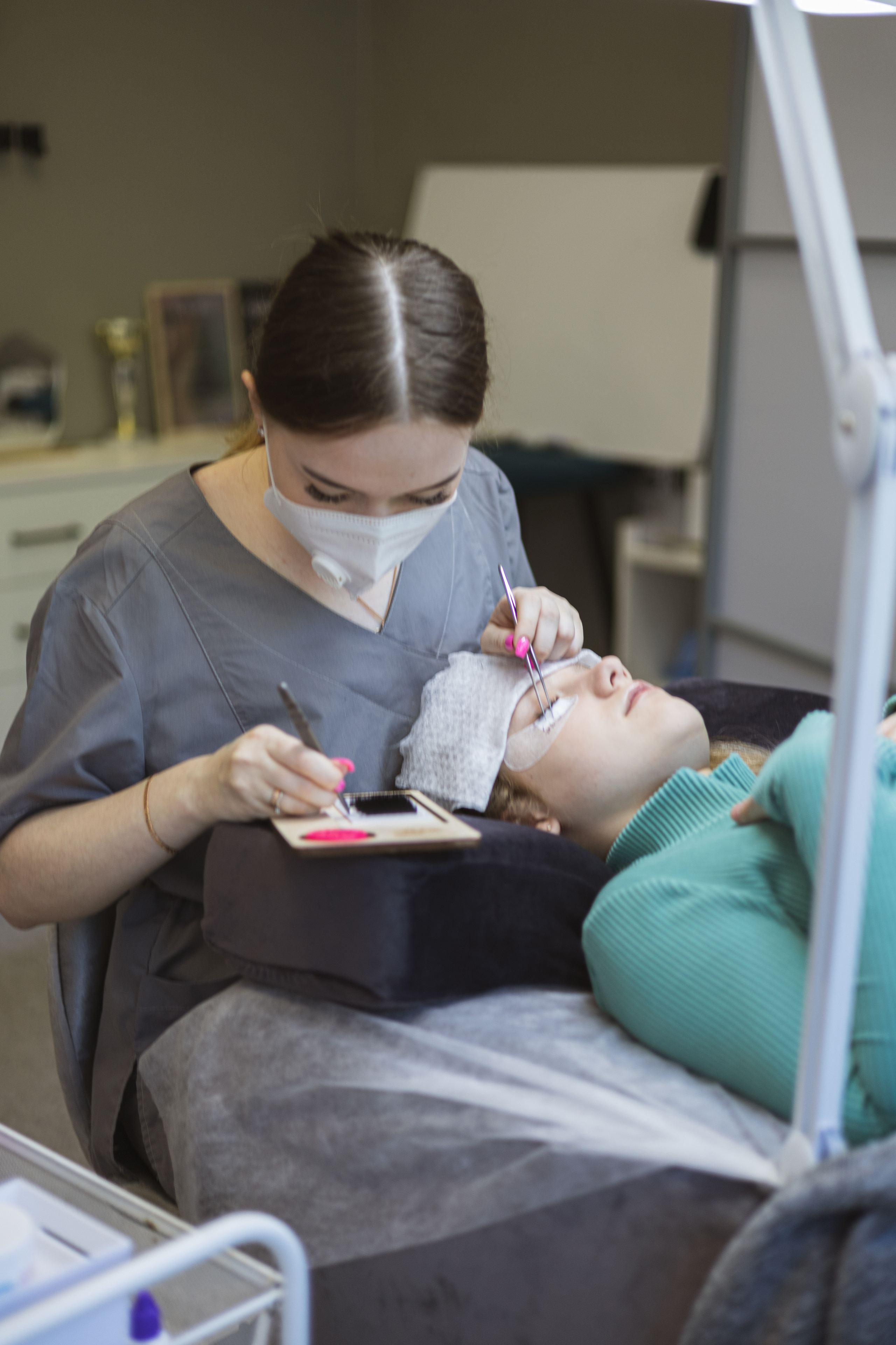 Для мастера по наращиванию ресниц