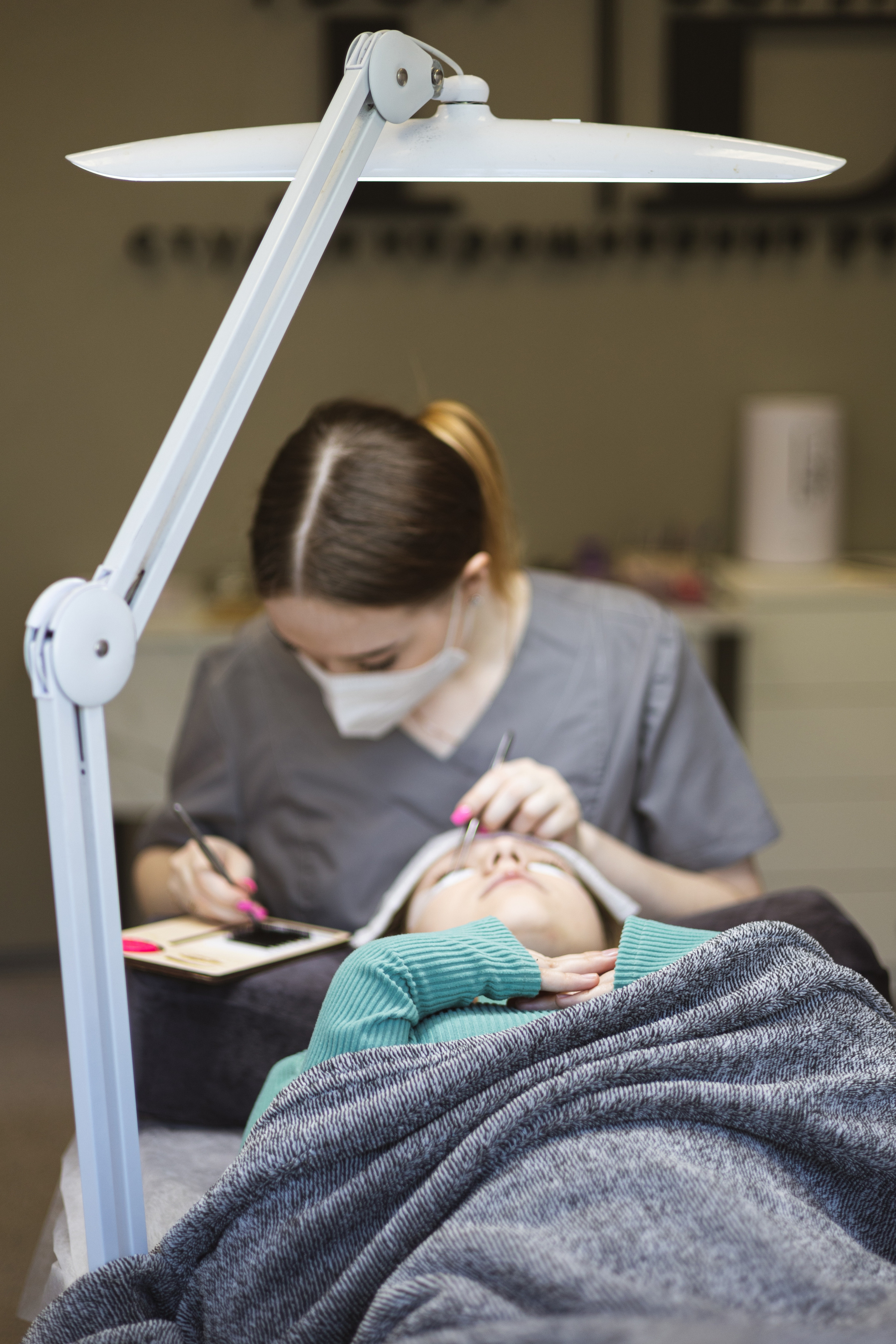 Для мастера по наращиванию ресниц