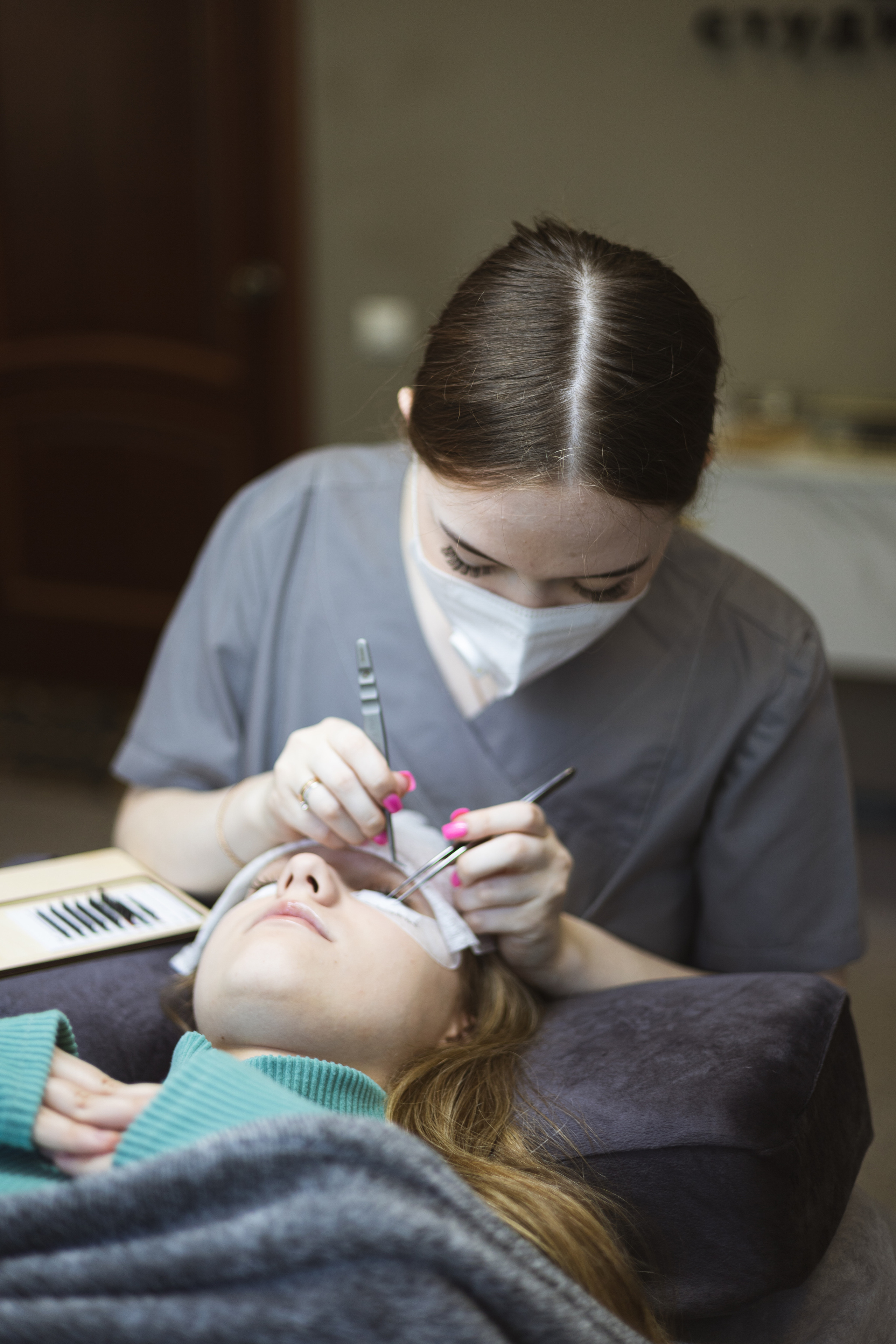 Для мастера по наращиванию ресниц