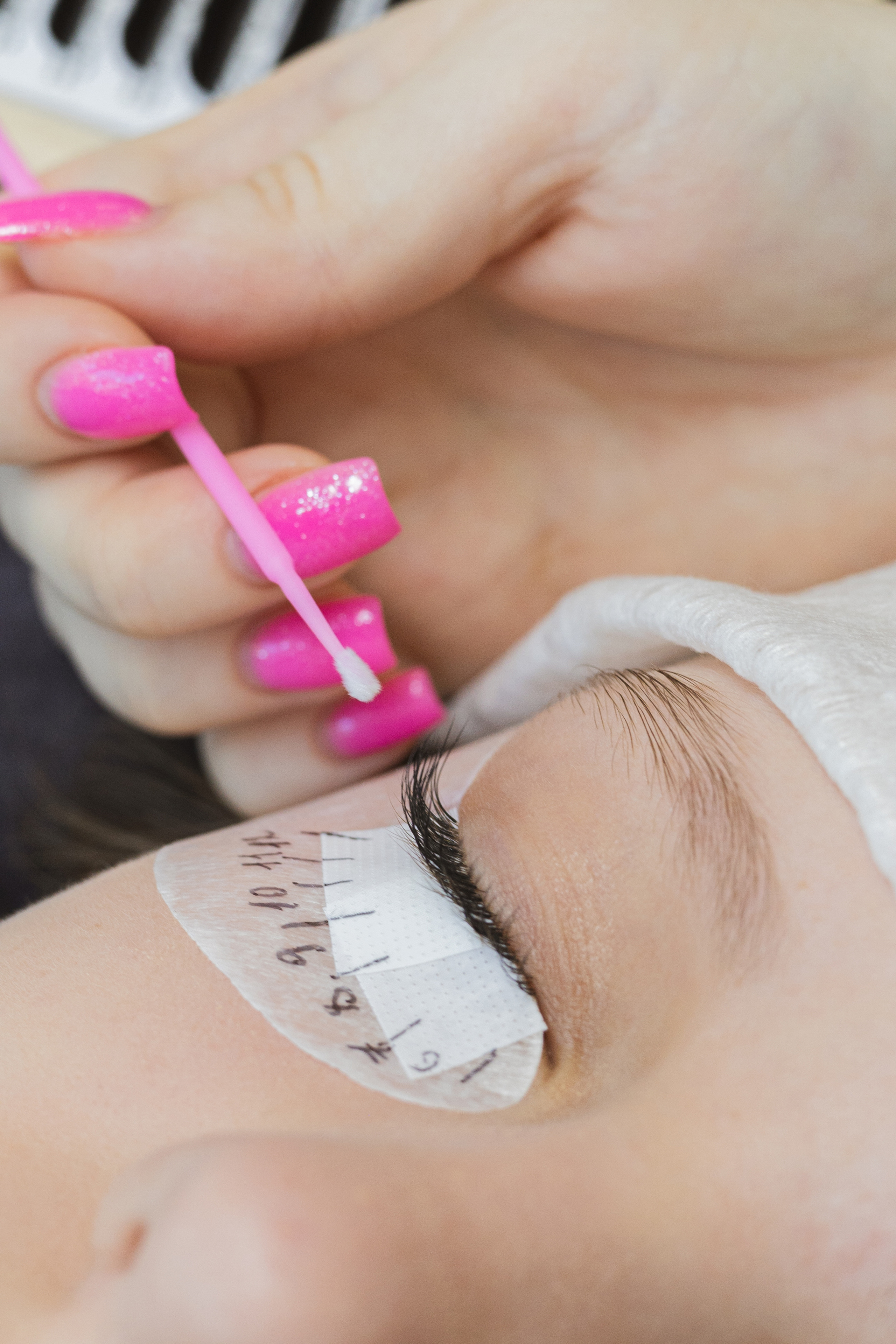 Для мастера по наращиванию ресниц