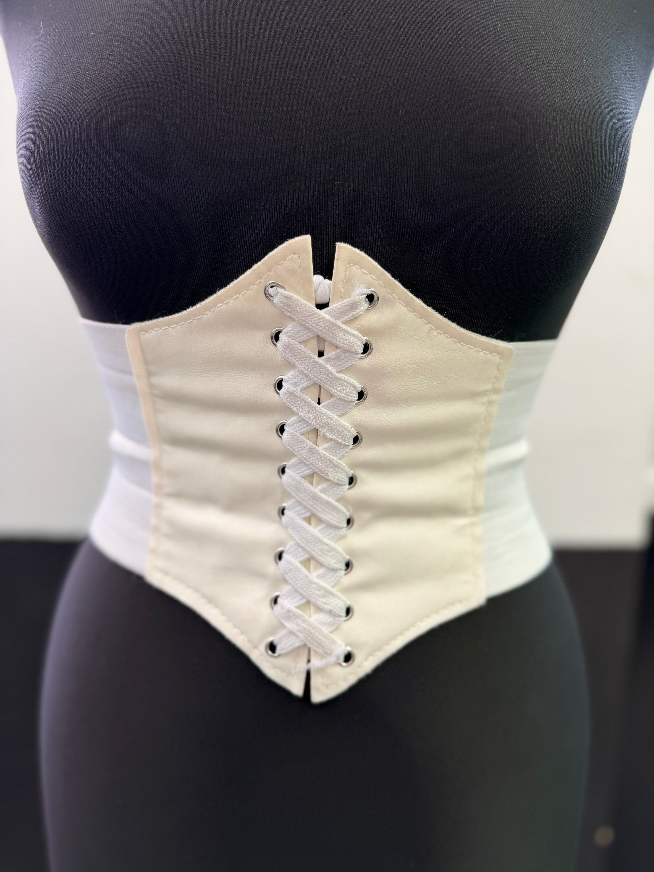 Корсеты в аренду. Аренда костюмов, платьев и реквизита для фотосессий на Камчатке