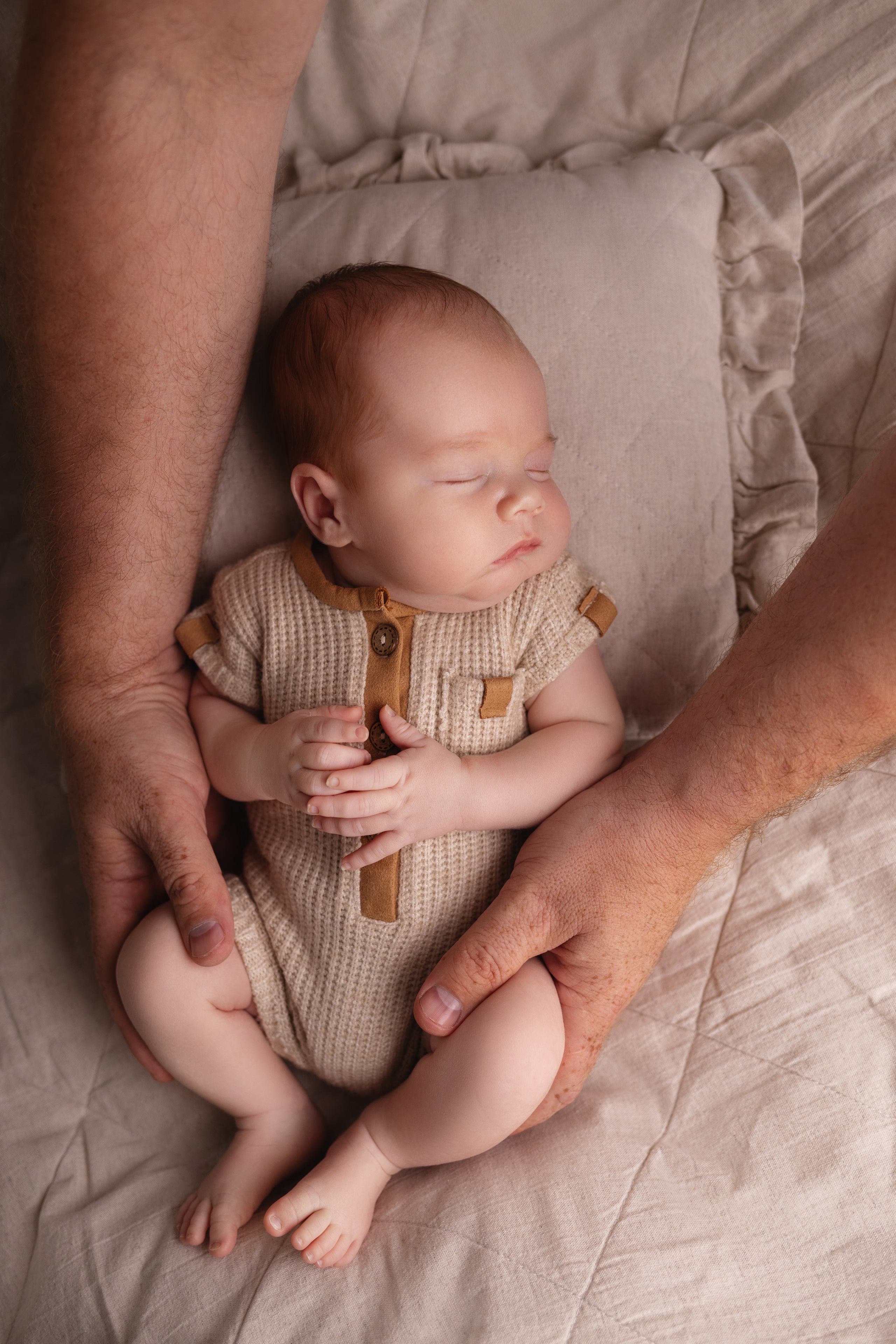 Newborn съемка в стиле Лайф. Фотограф новорожденных малышей в Омске и Омской области Эльвира Камаева