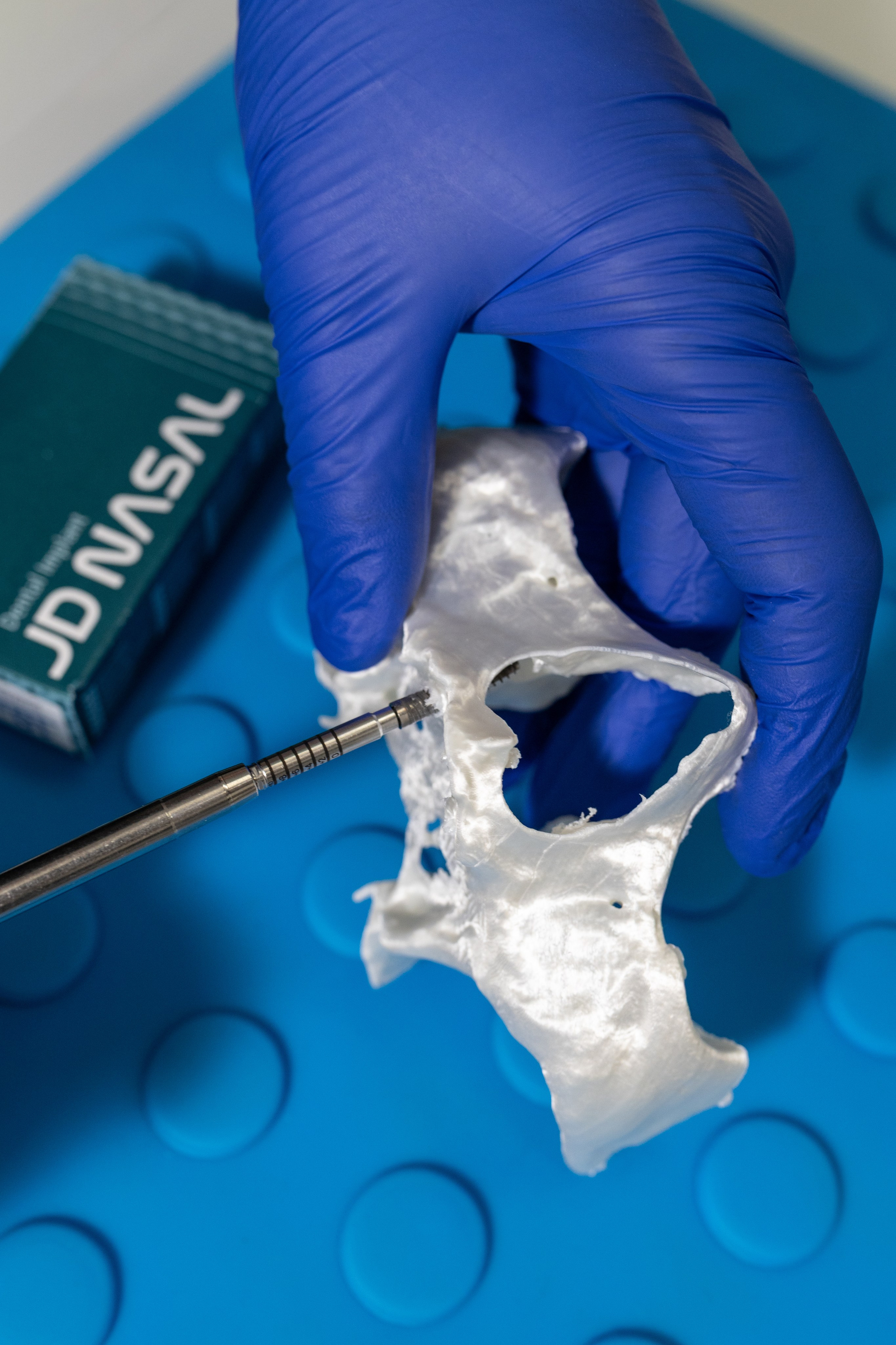 Дентальные импланты J Dental Care. Коммерческий фотограф в Алматы Марина Милис. Съёмка для брендов, компаний и проектов