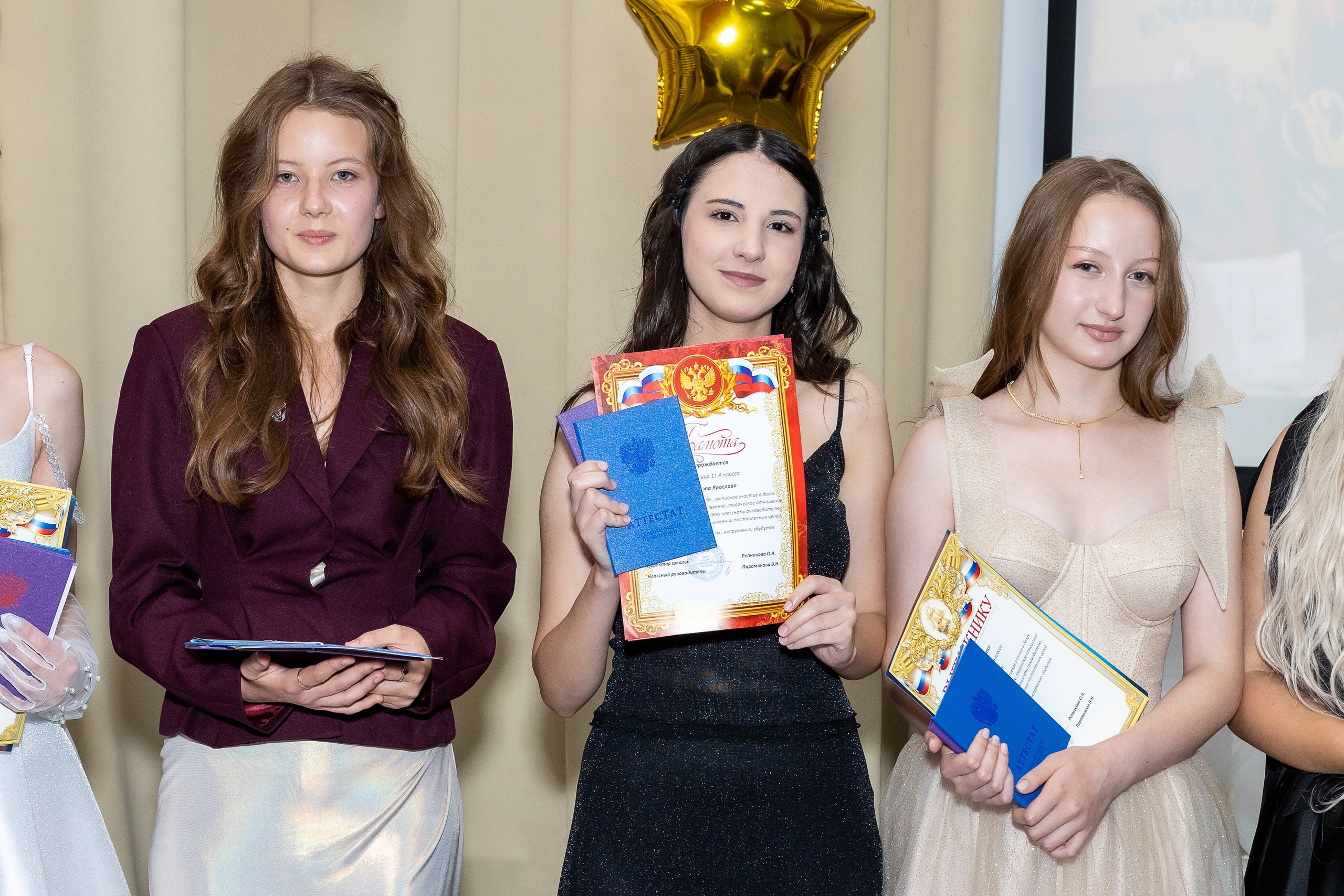 Вручение аттестата 2025. Выпускные альбомы Майкоп, Краснодар Елена Золотарева