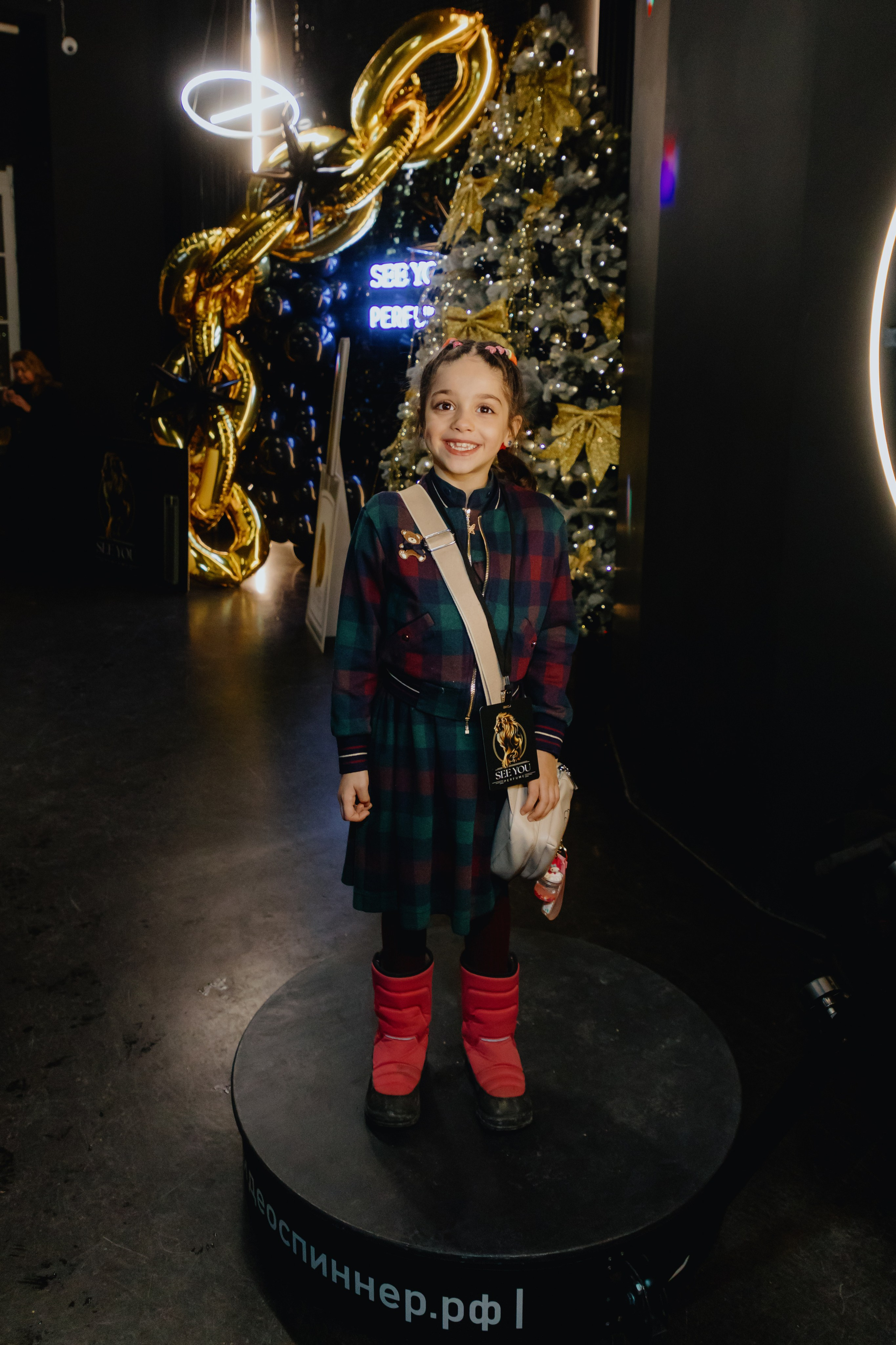 See `You Perfume. Фотограф в Москве и Санкт-Петербурге Дарина