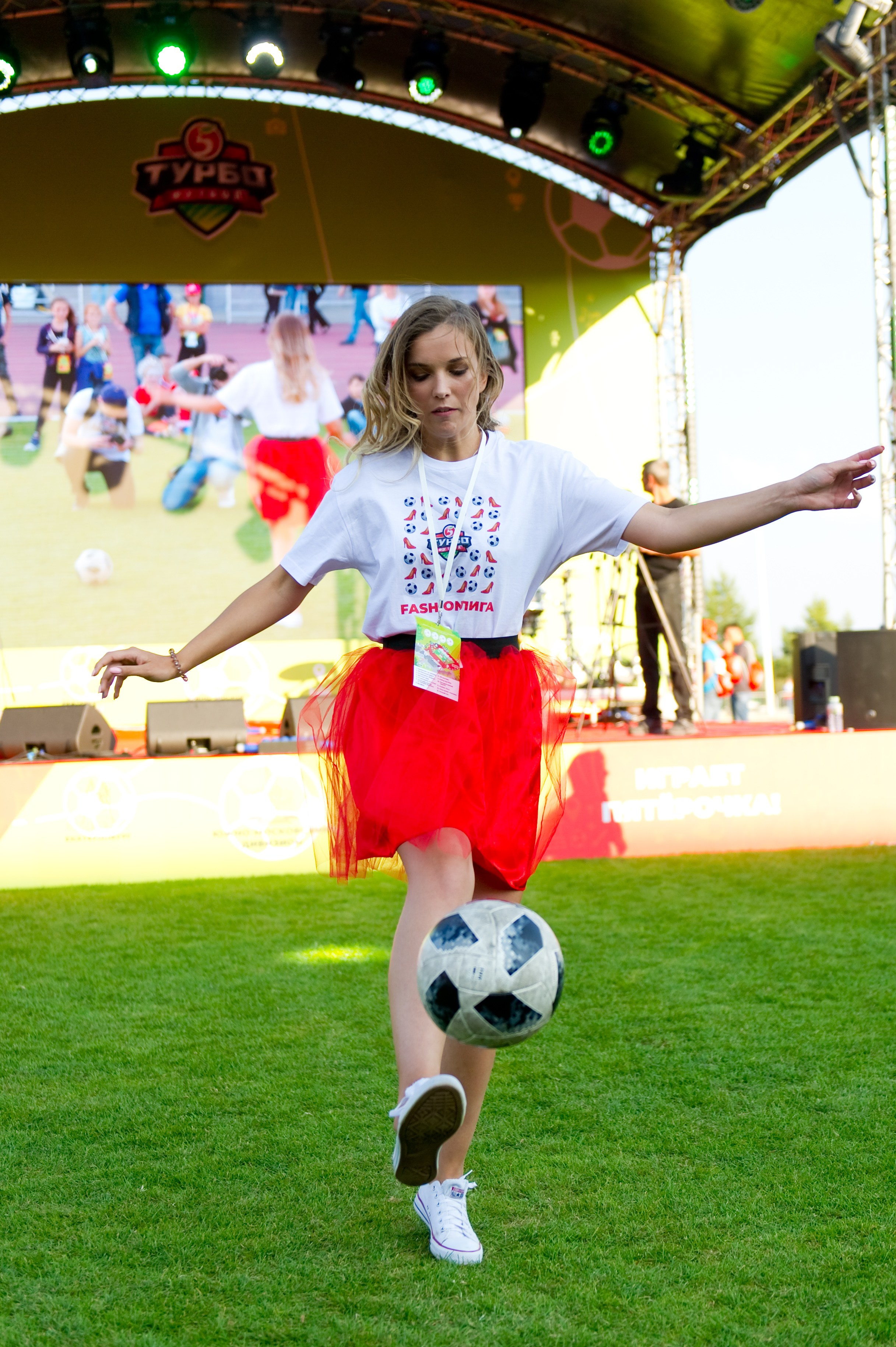 Турбофутбол (корпоративное соревнование «Пятерочки»). Репортажный фотограф и видеограф Слава Думчев. Тимбилдинги, отчетники, корпоративы