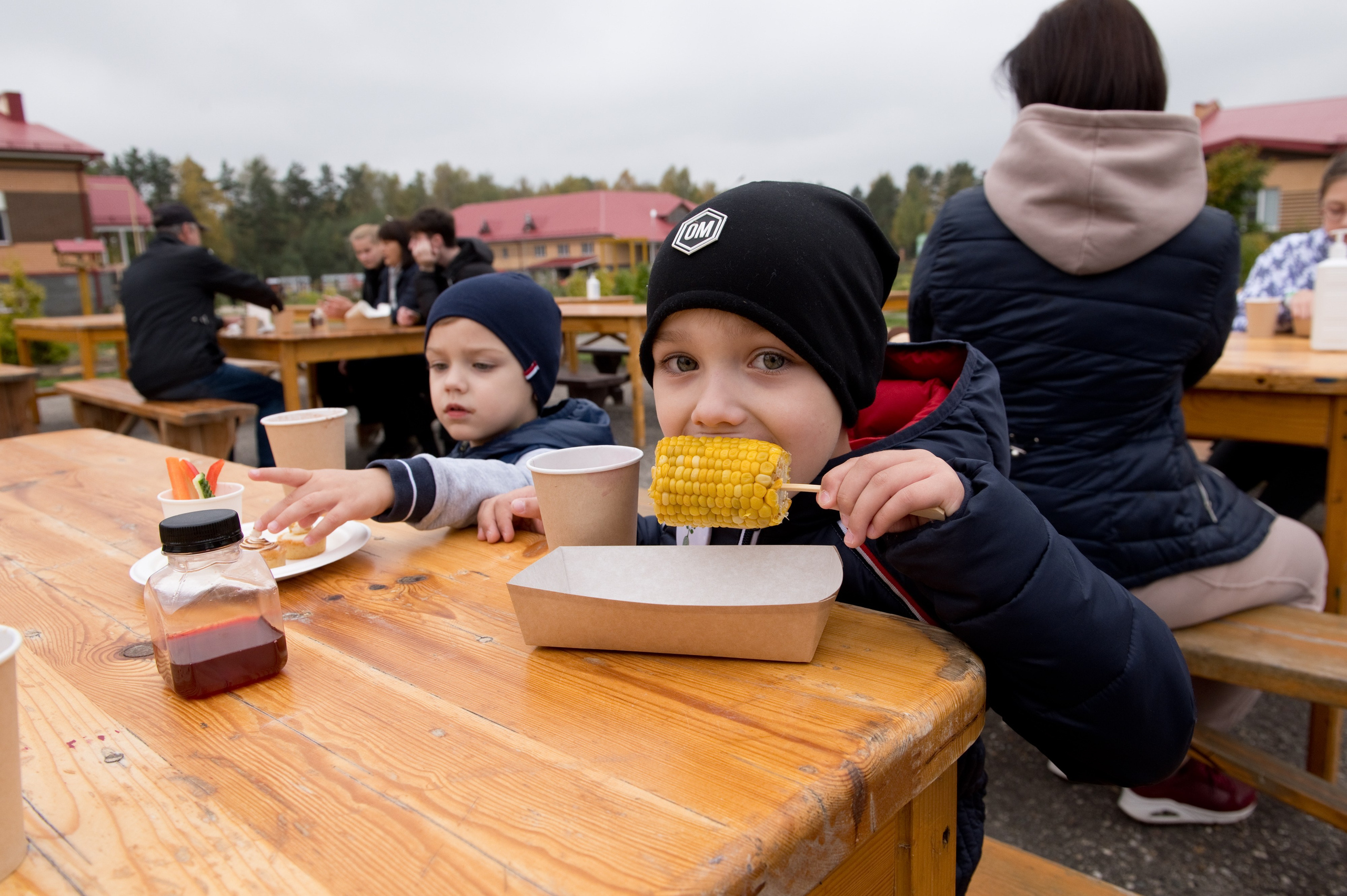 Посадка деревьев в рамках акции Зарубежнефть. Репортажный фотограф и видеограф Слава Думчев. Тимбилдинги, отчетники, корпоративы