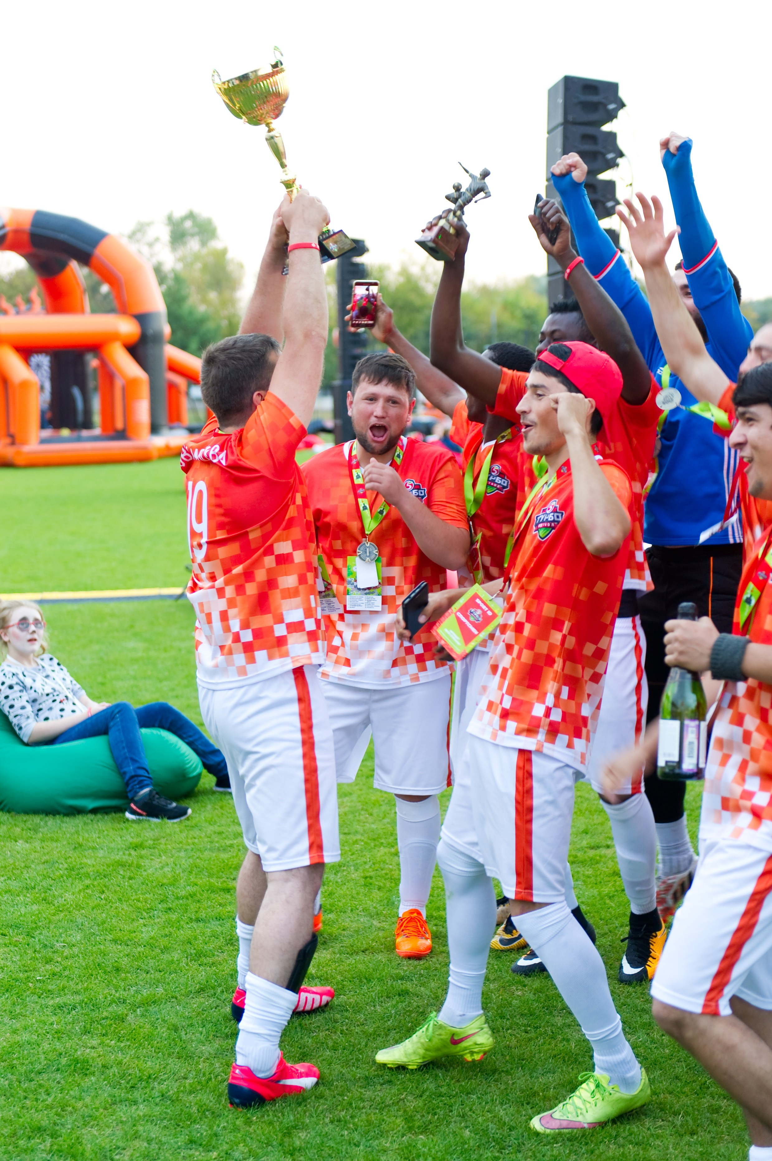 Турбофутбол (корпоративное соревнование «Пятерочки»). Репортажный фотограф и видеограф Слава Думчев. Тимбилдинги, отчетники, корпоративы