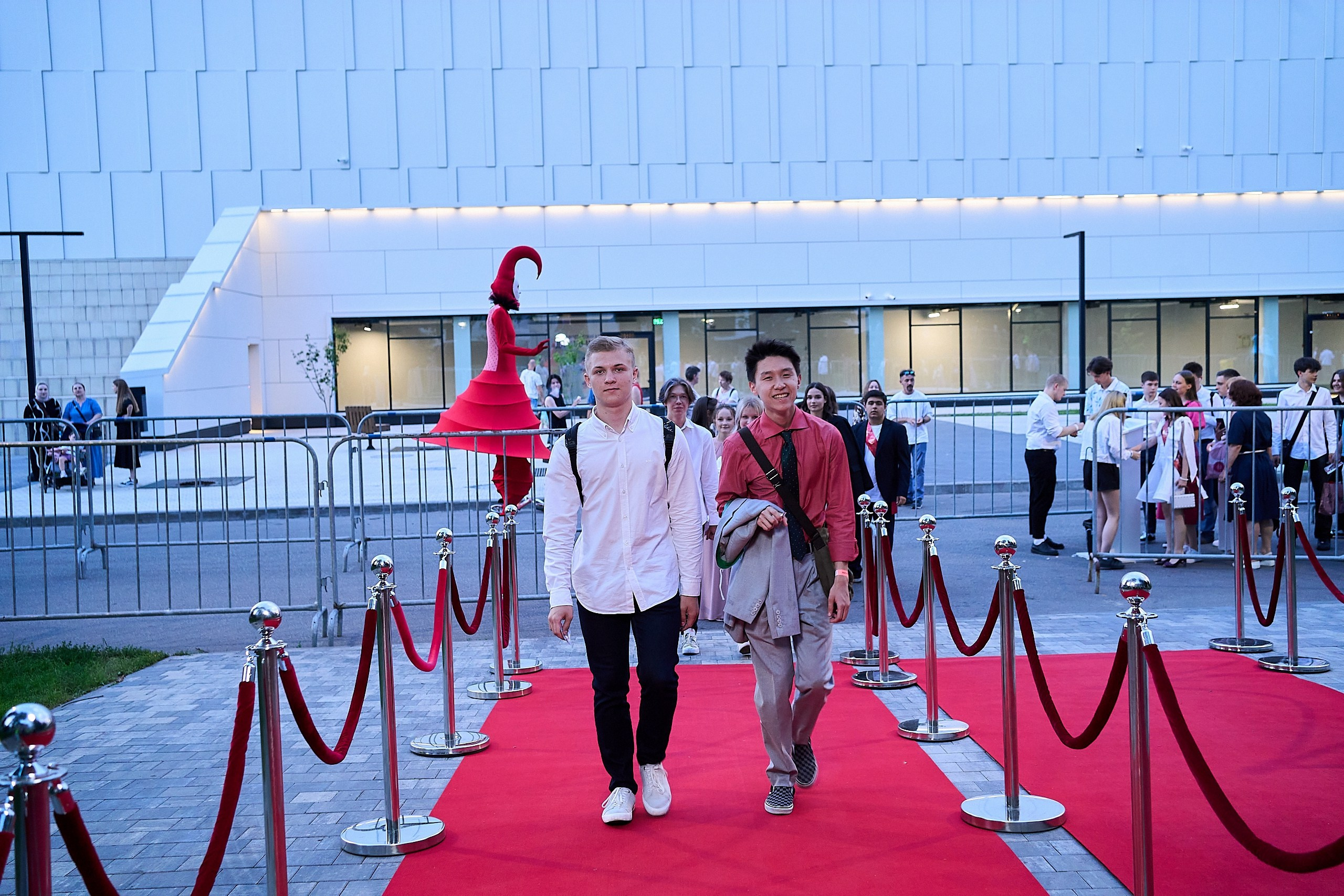 Выпускной 2024 концертный зал Академия ВТБ. Фотограф и Видеограф в Москве. Олег Корушев