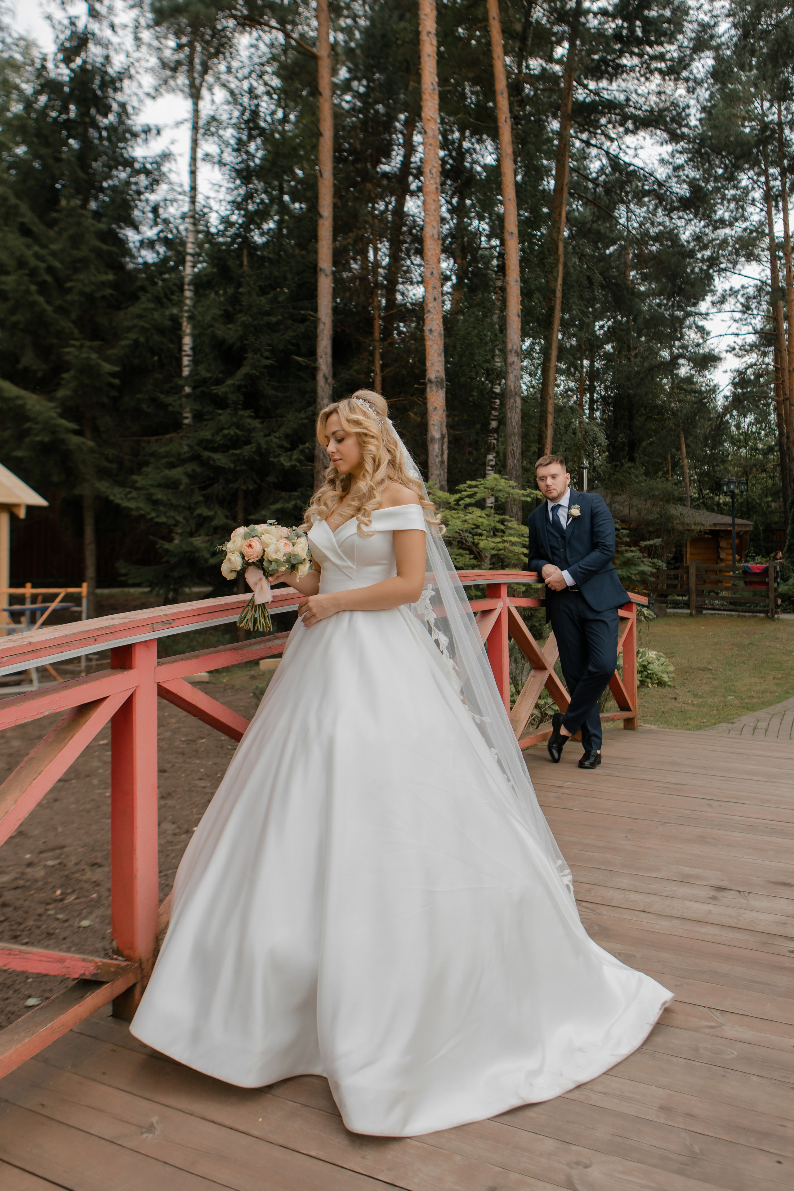 Юрий и Кристина. Видеосъемка и фотосъемка свадеб. Фотограф и оператор на свадьбу. Видеосъемка подкастов, собственная видео-фотостудии. Предметная фотосъемка