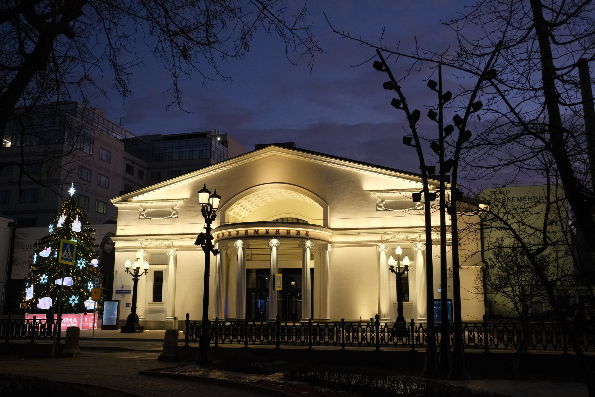 Вечерний город. Улица, люди, жизнь…