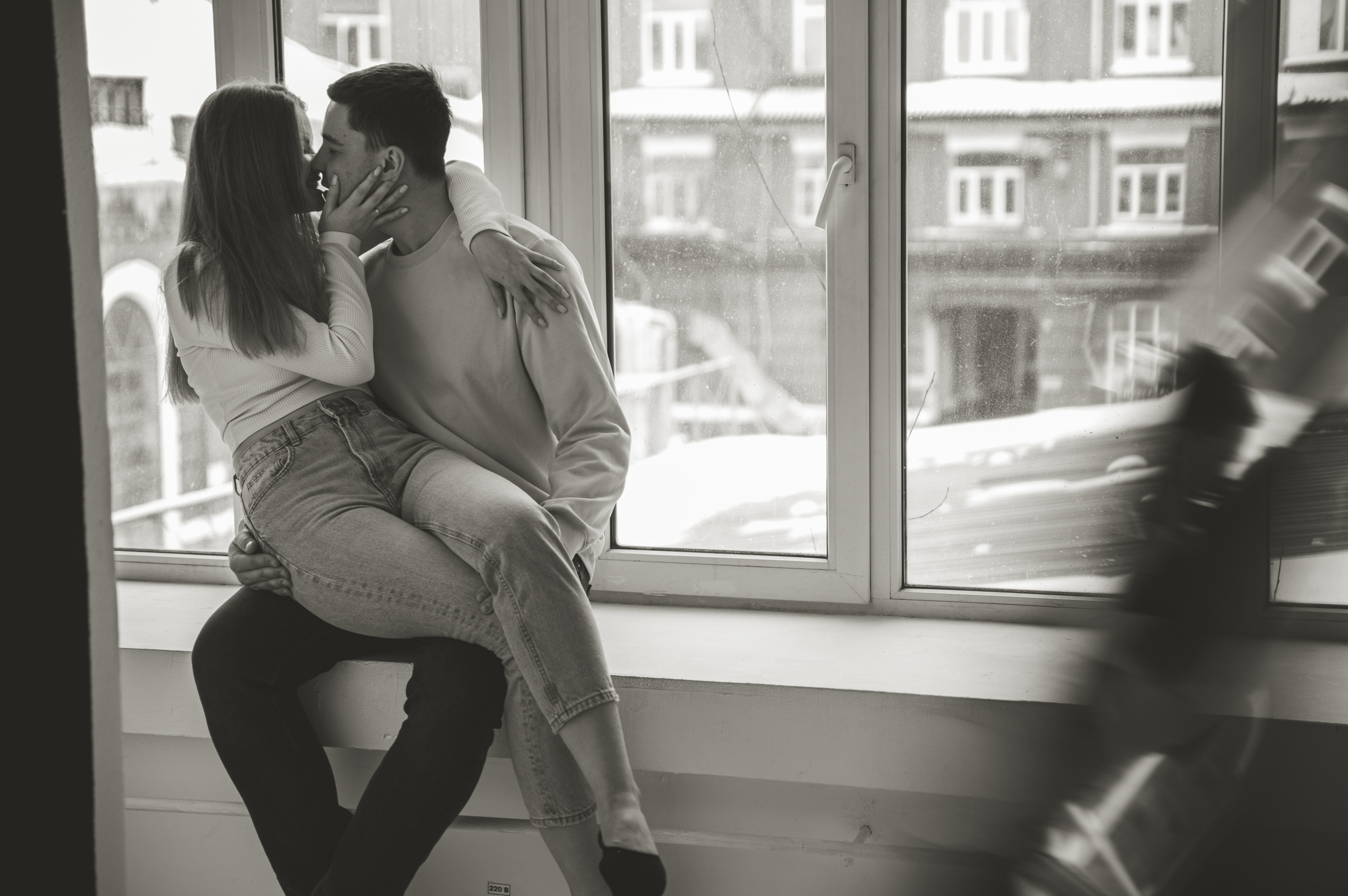 Предсвадебная лавстори в студии в Москве. Свадебный и портретный фотограф в Москве Жердев Даниил