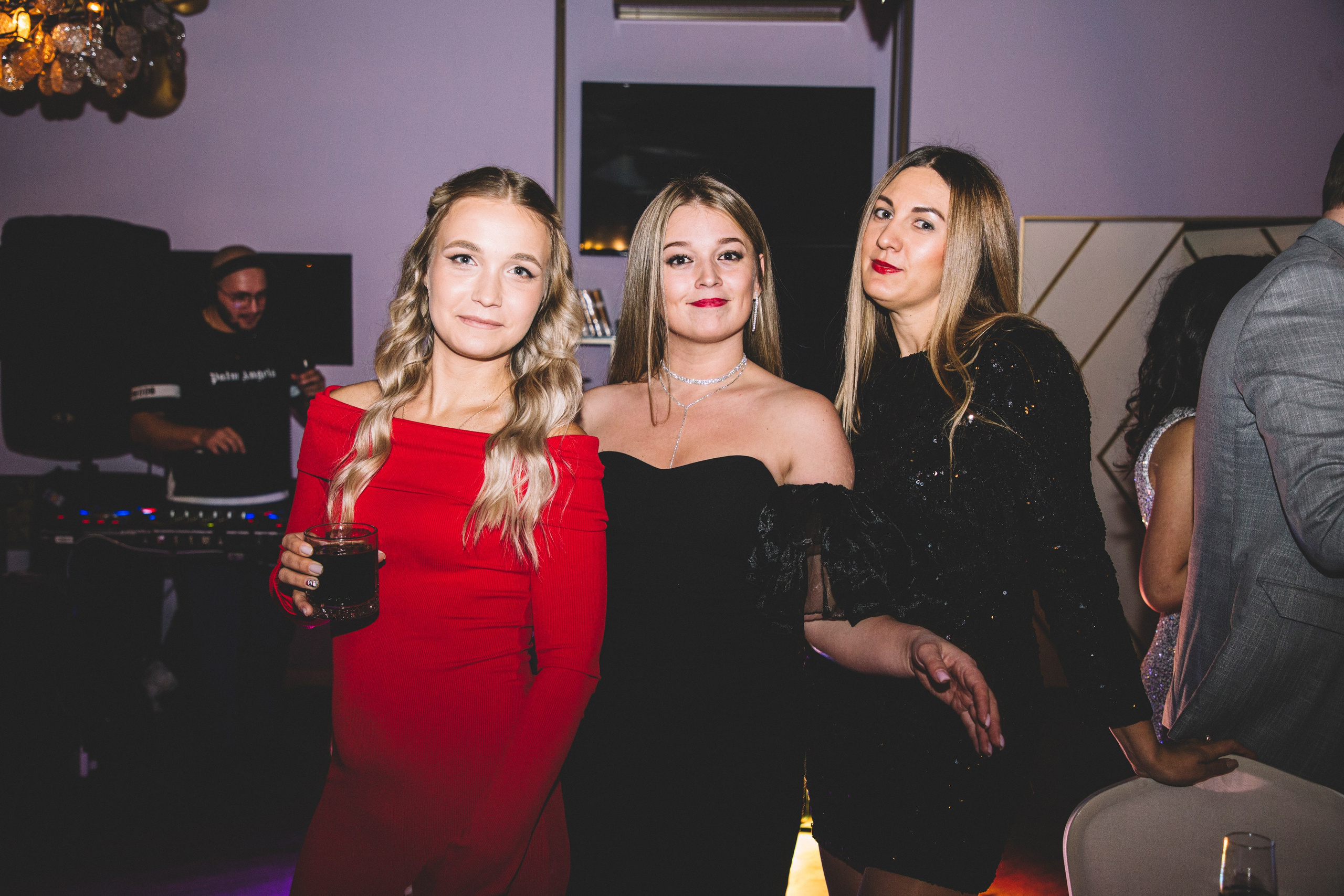 KOSMODOM. Портретный и свадебный фотограф Даня Похватова