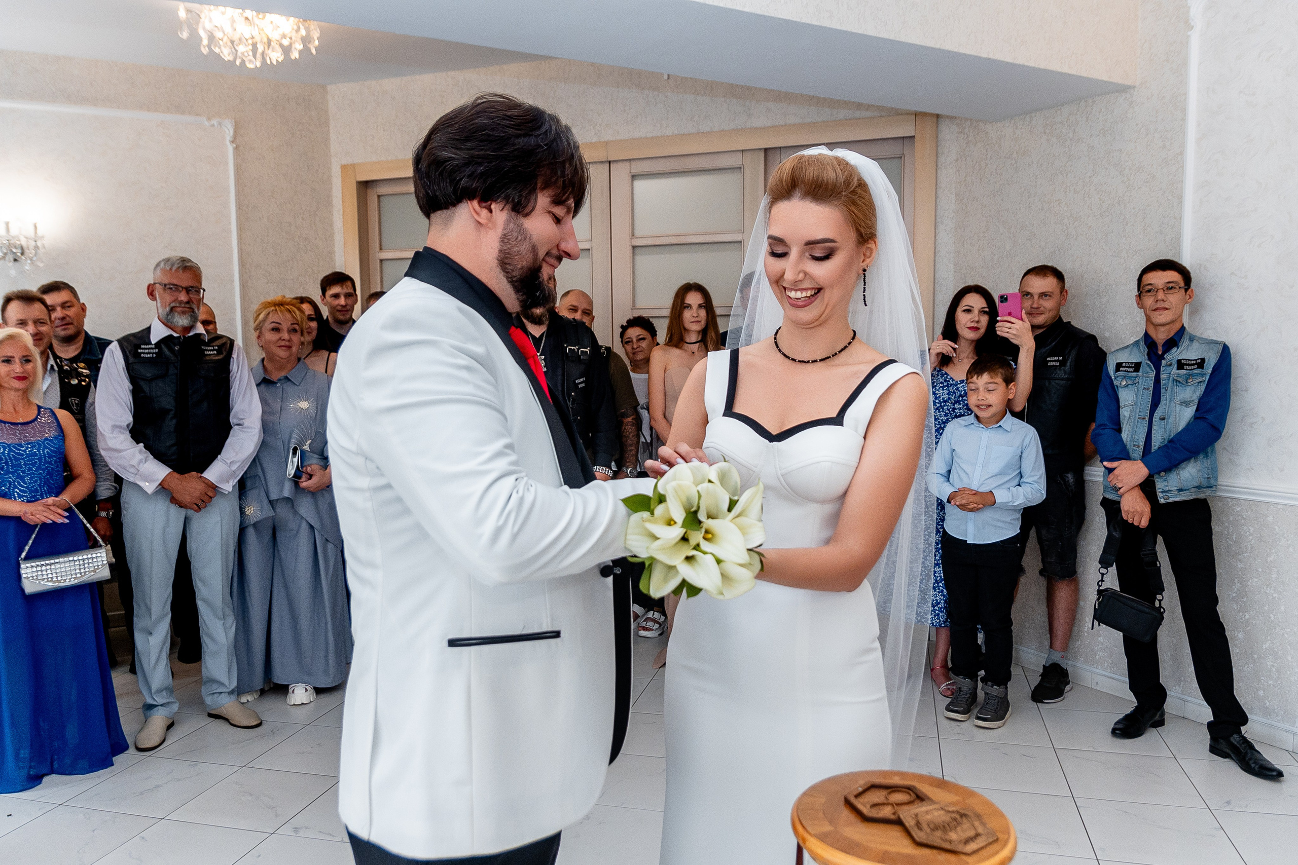 Евгений Саранцев, президент мотоклуба «Garage 13 MCC» и прекрасная Ирина. Фотограф Елена Медок Калининград