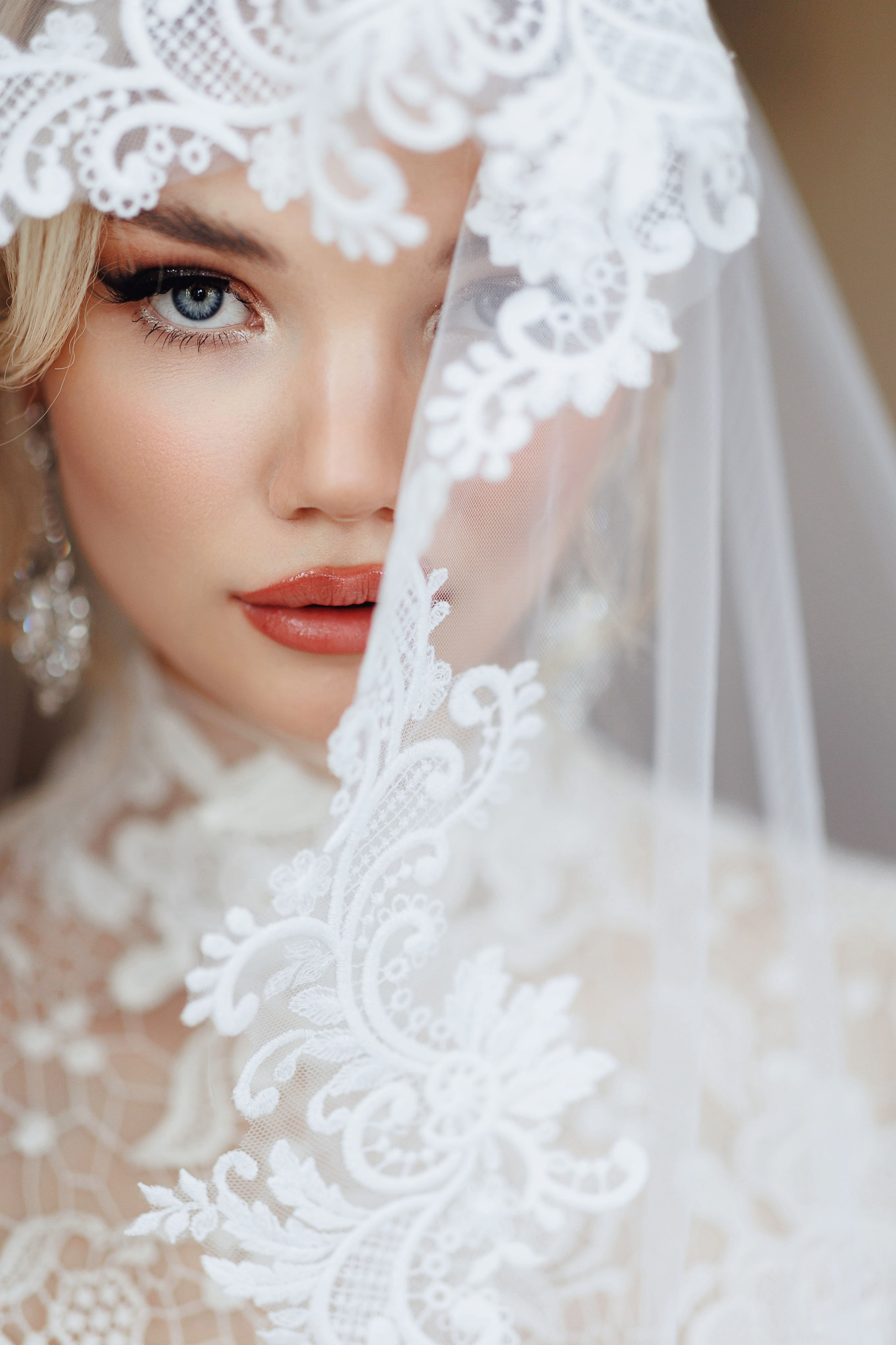 крупный портрет невесты под фатой в усадьбу Веневитинова в Воронеже