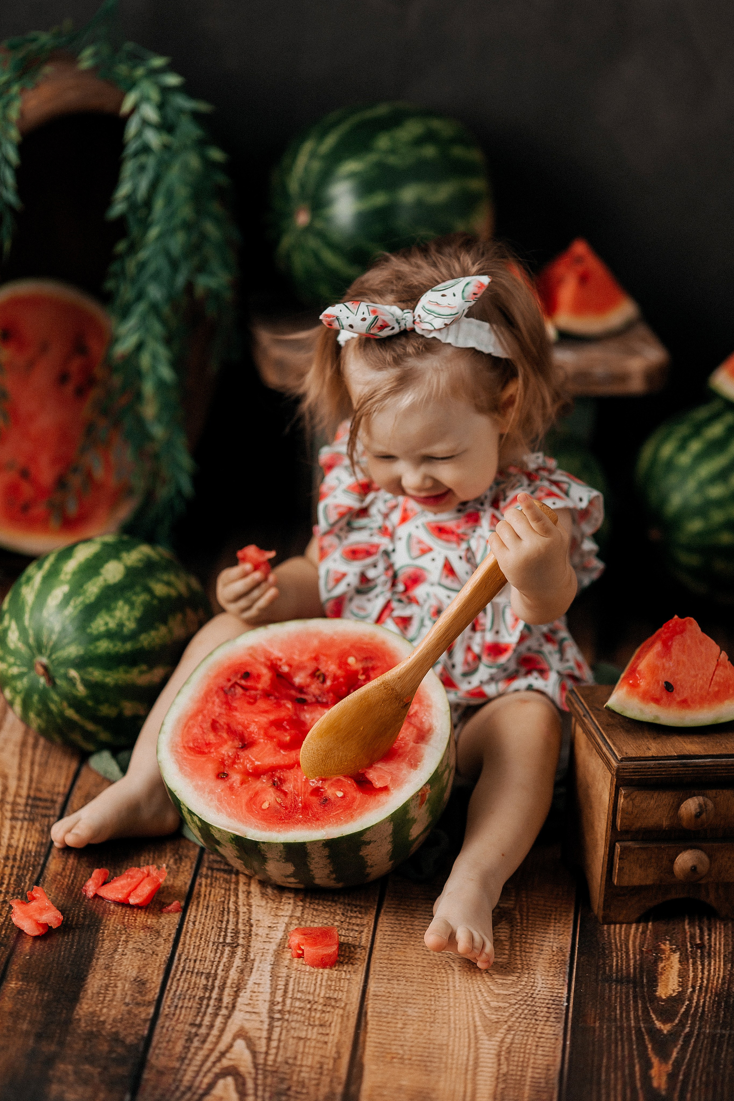 <img src="ml.jpg" alt="Фотосессия для детей с арбузами. Эмоциональный и вкусный фотопроект для детей. ">