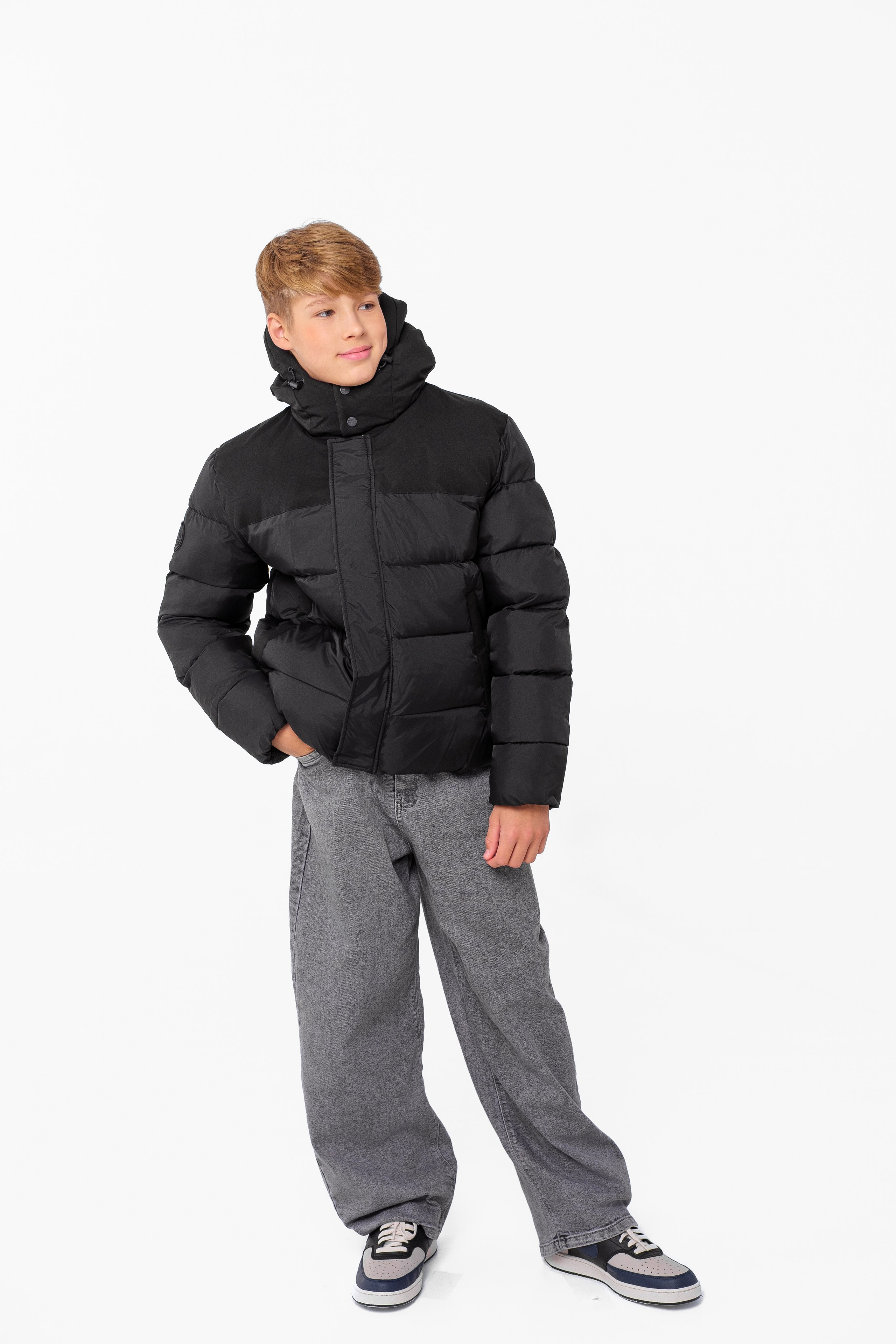 Съемка верхней одежды для каталога и маркетплейсов в Санкт-Петербурге. Фотосессия для маркетплейсов