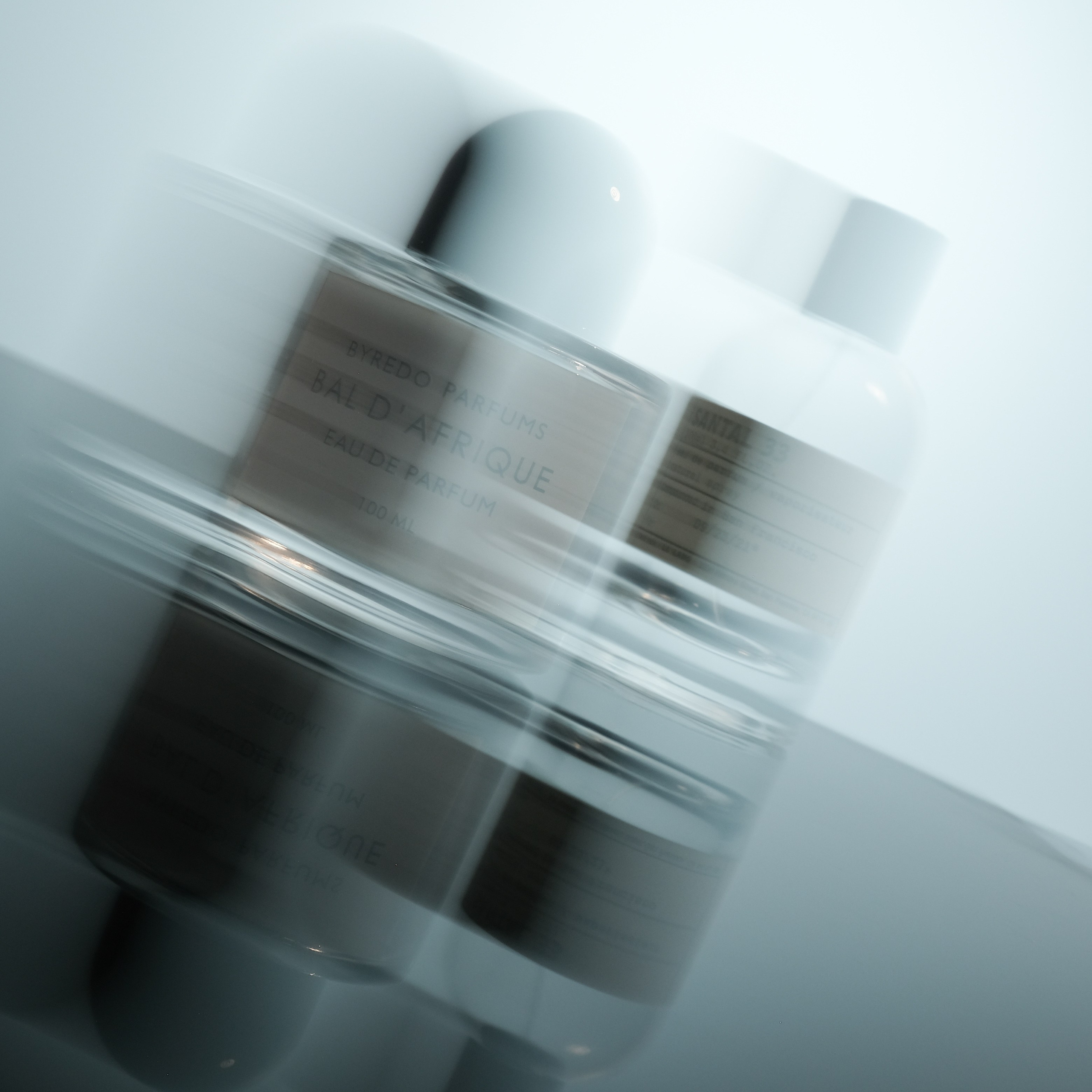 Фотография флакона духов для рекламы 