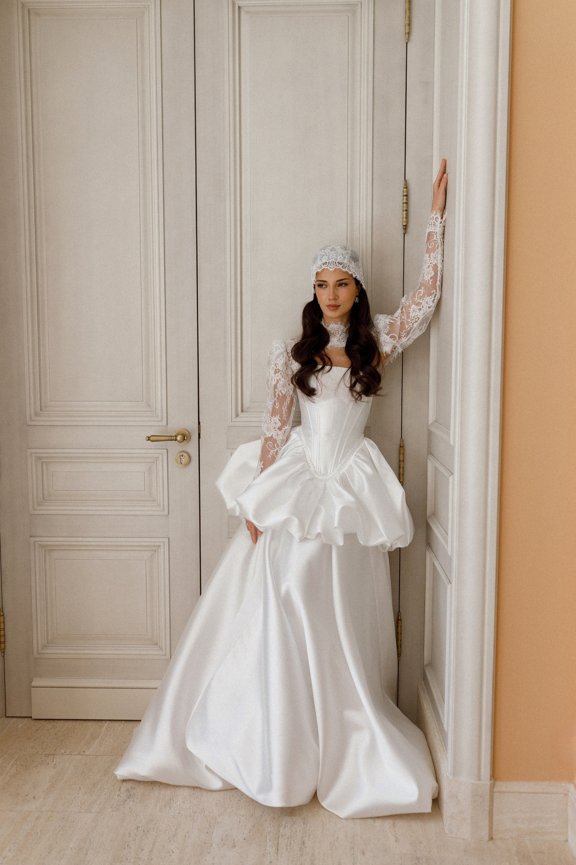 Петр и Лейла