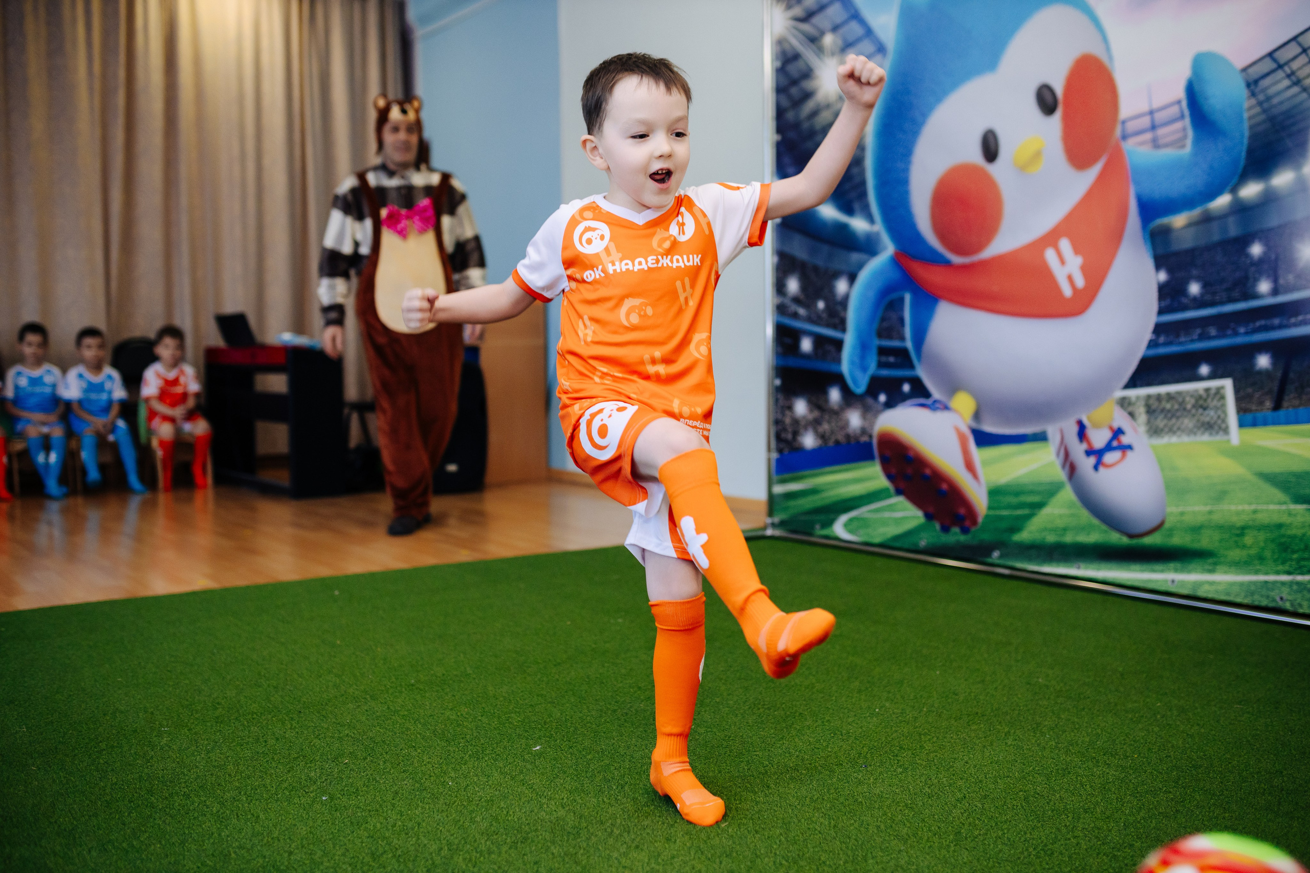 Фотосессия с кубком в детских садах г. Магнитогорска. Денис Прохоров Фотограф в г. Магнитогорск