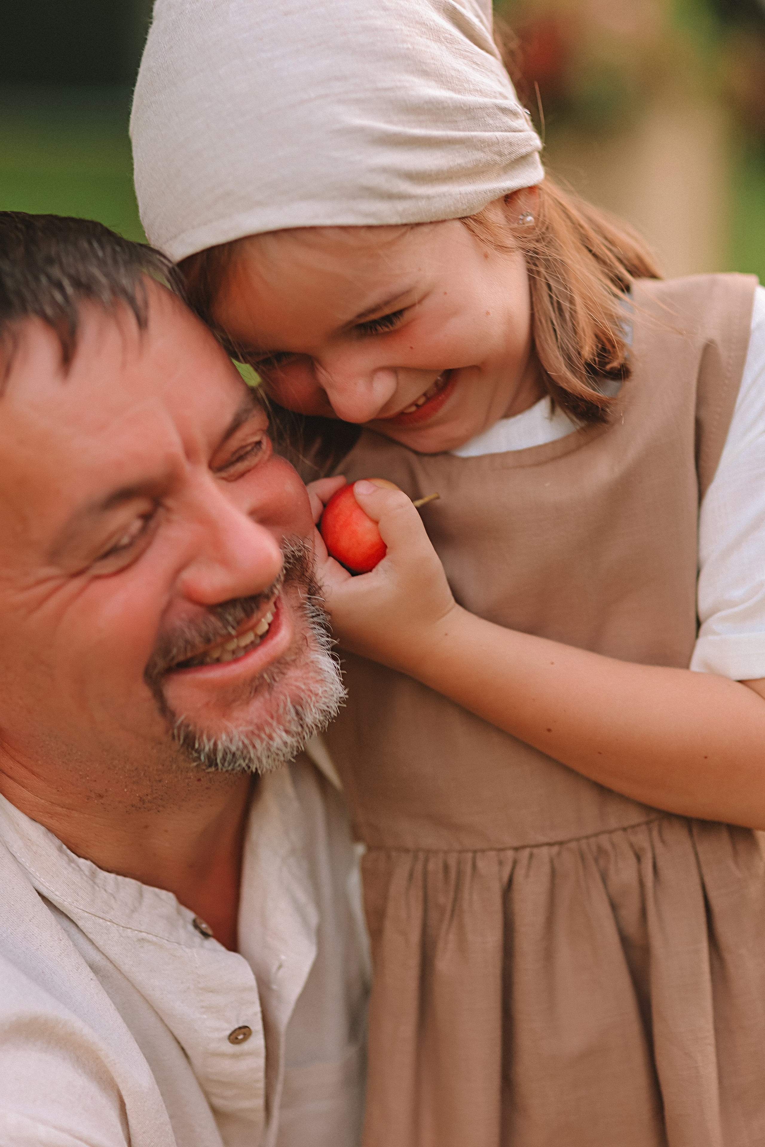 Стирка у дома. Семейный фотограф Тюмень, фотограф на роды Салмина Мария