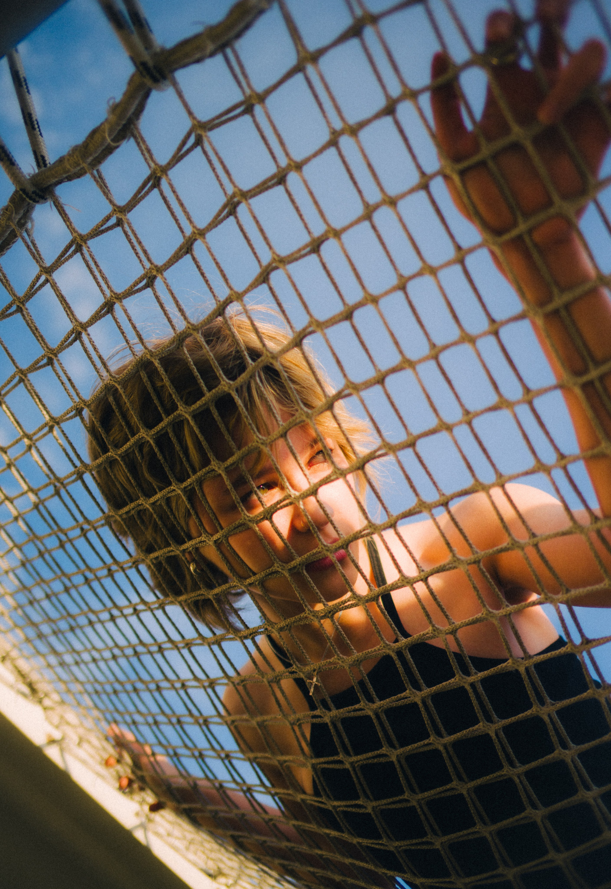 Вика среди заброшенных кораблей. Главная