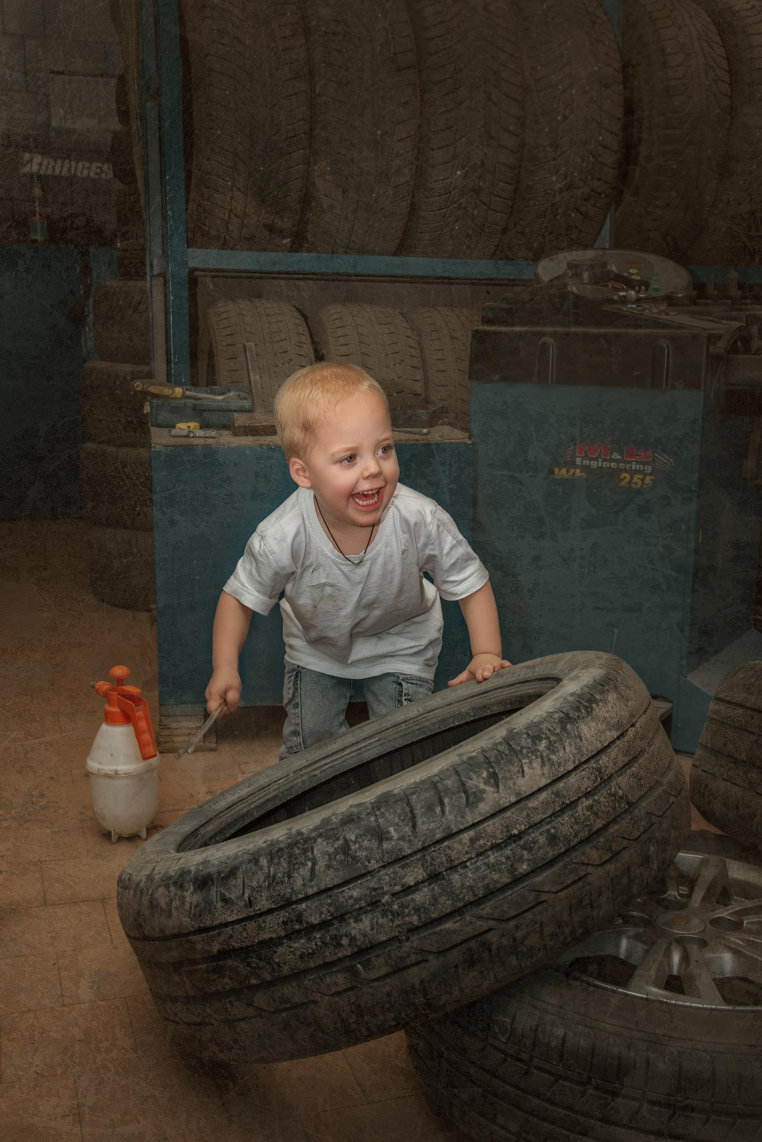Художественная фотосессия для мальчика в гараже. Детский и семейный фотограф Краснодар / Сочи Сергеева Олеся