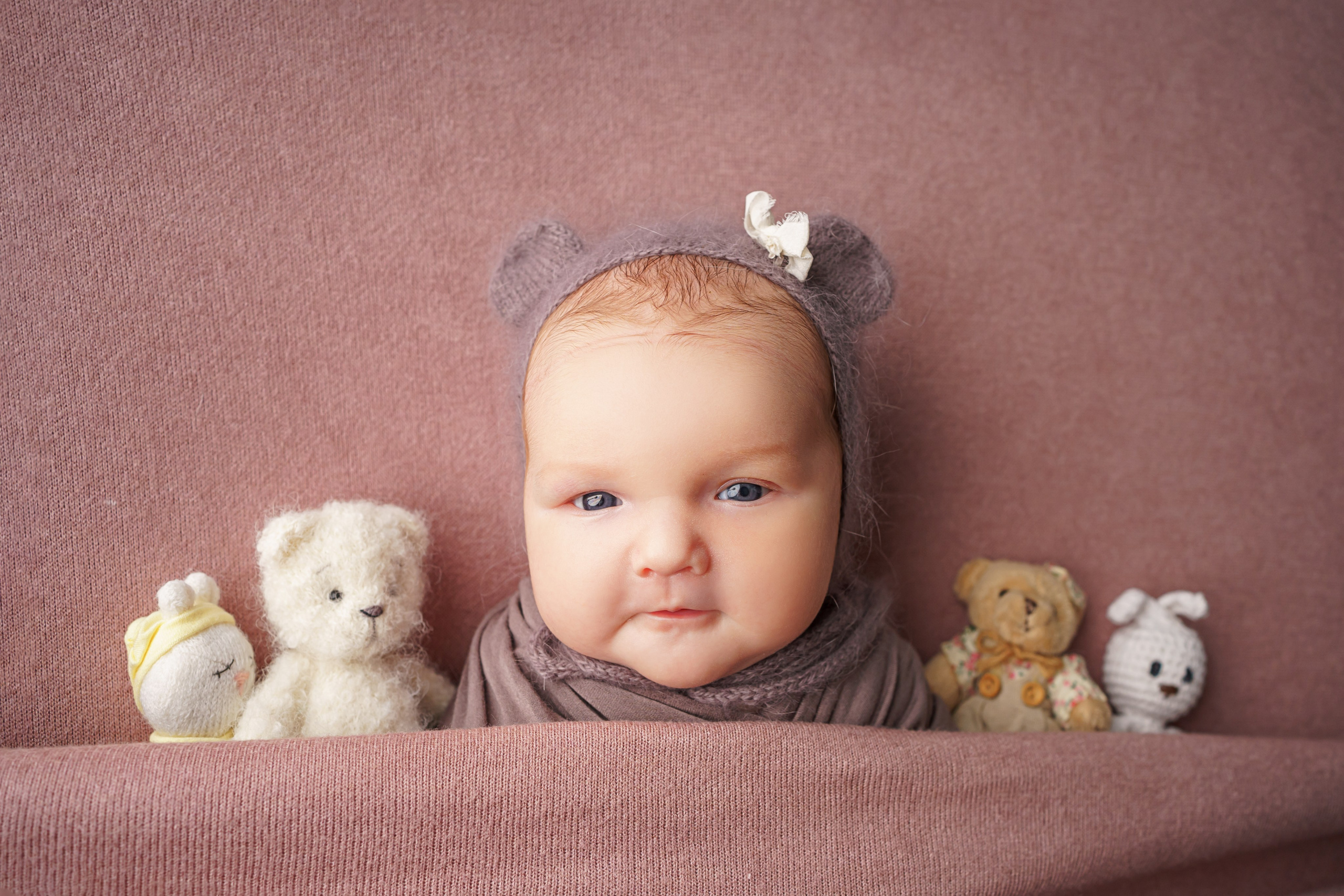 Классический newborn - это не всегда фотографии со спящим малышом