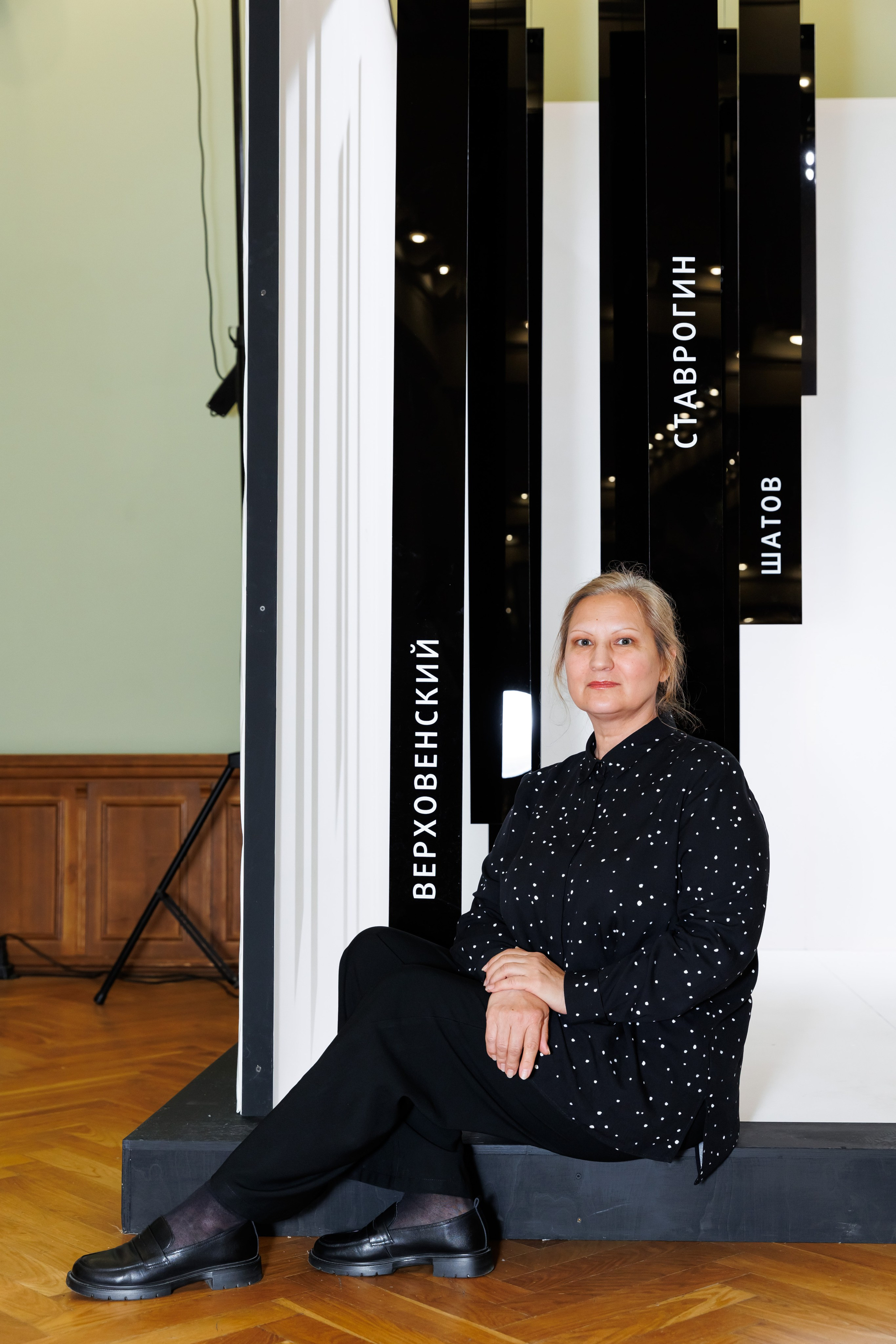 Красный факел — фотозона перед премьерой спектакля. Фотограф Новосибирск — Наталья Гресь