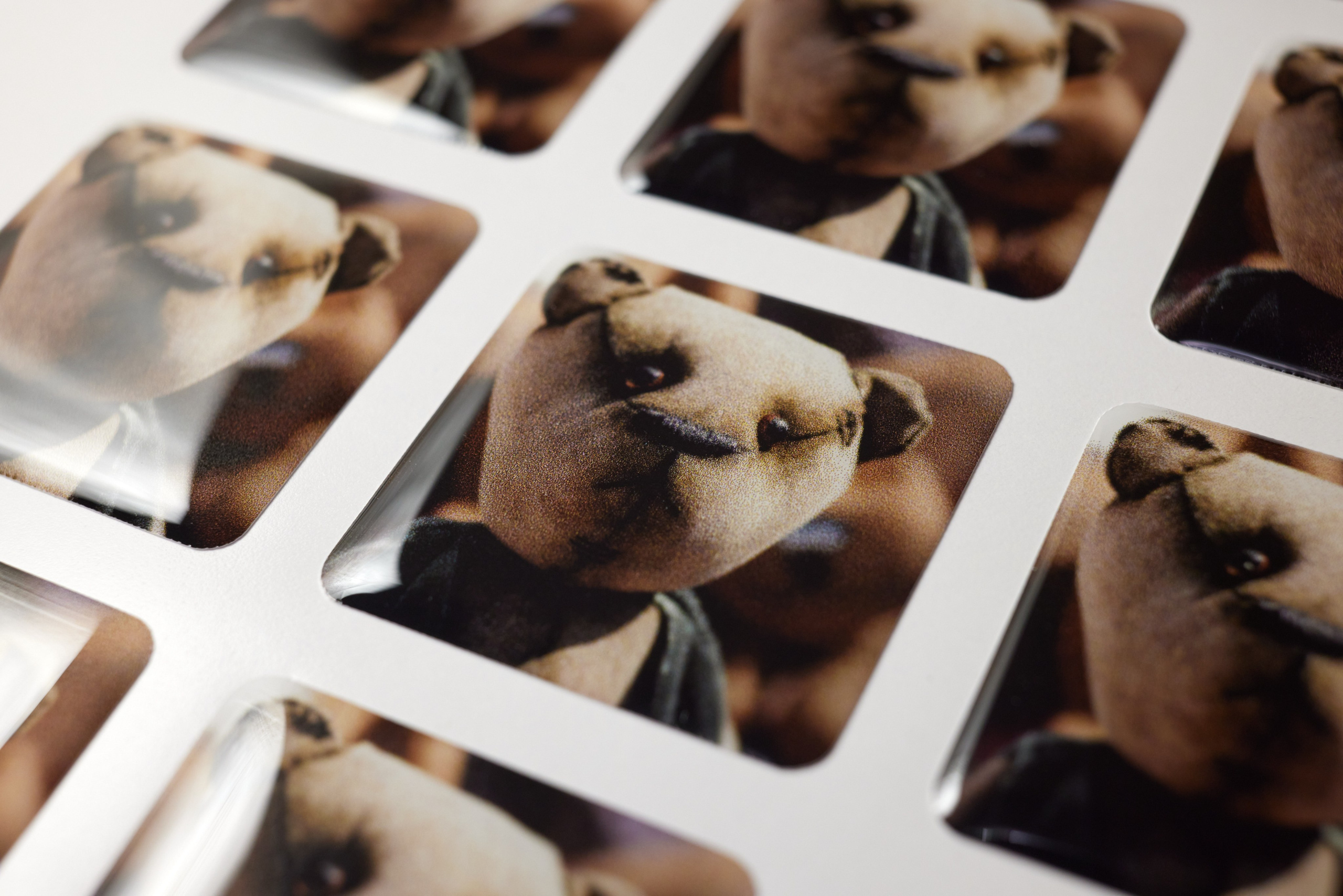 Имидж Технологии — Производство сувенирных магнитов, заливных этикеток и значков. Репортажная фотография в Кирове Кировской области