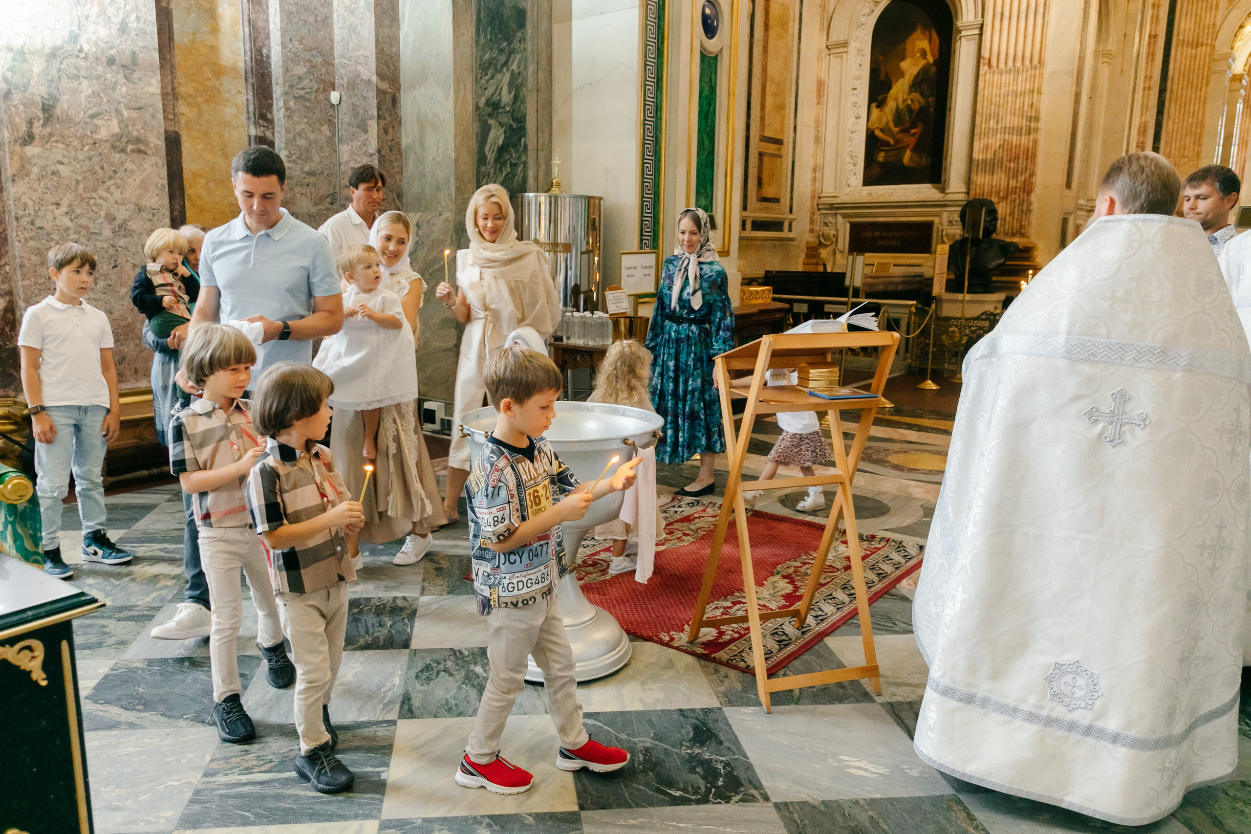 Крещение ребенка в Исаакиевском соборе СПб, крещение в церкви цена, крещение ребенка цена в спб невский район, можно крестить в исаакий, крещение в исаакиевском соборе санкт-петербурга 2023, как и где покрестить ребенка в спб, как записаться на крестины ребенка в исаакиевском соборе, фотограф на