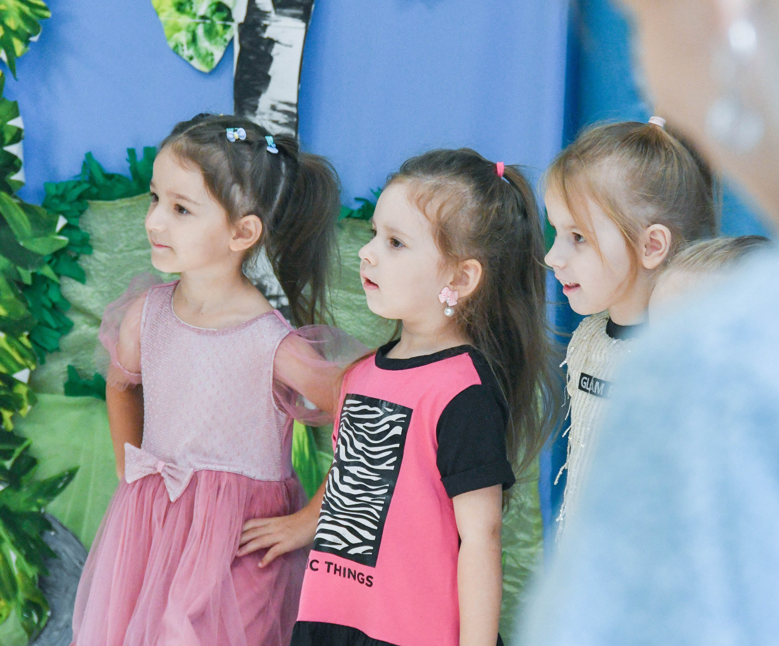 2023 г. День дошкольного работника и прогулка. Репортажный и детский фотограф в Новосибирске