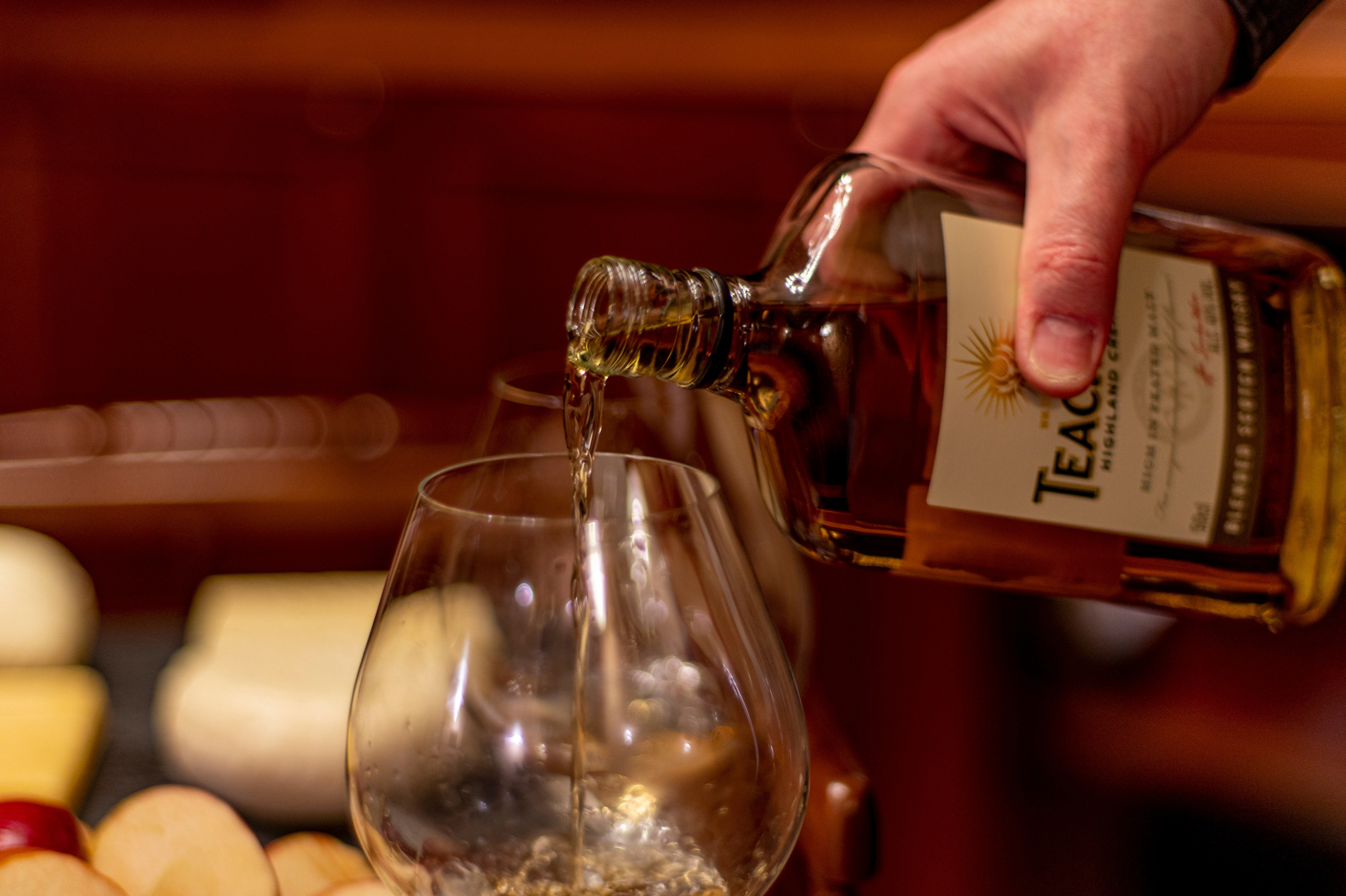 Джаз, виски, разговоры. Фотограф Роман Адлер