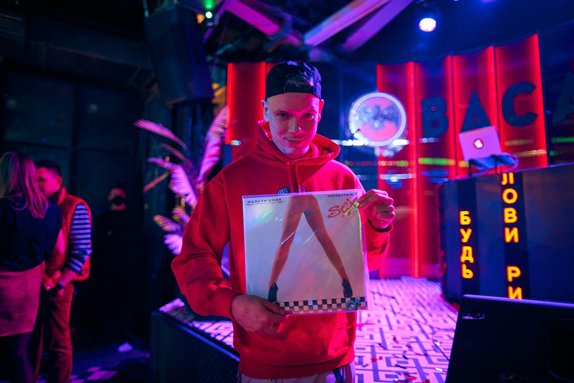 Фотограф на концерте группы «Мальчишник» — репортажная съёмка в баре. Репортажный фотограф в Москве — Дмитрий Тарасов | Съёмка мероприятий, концертов, корпоративов