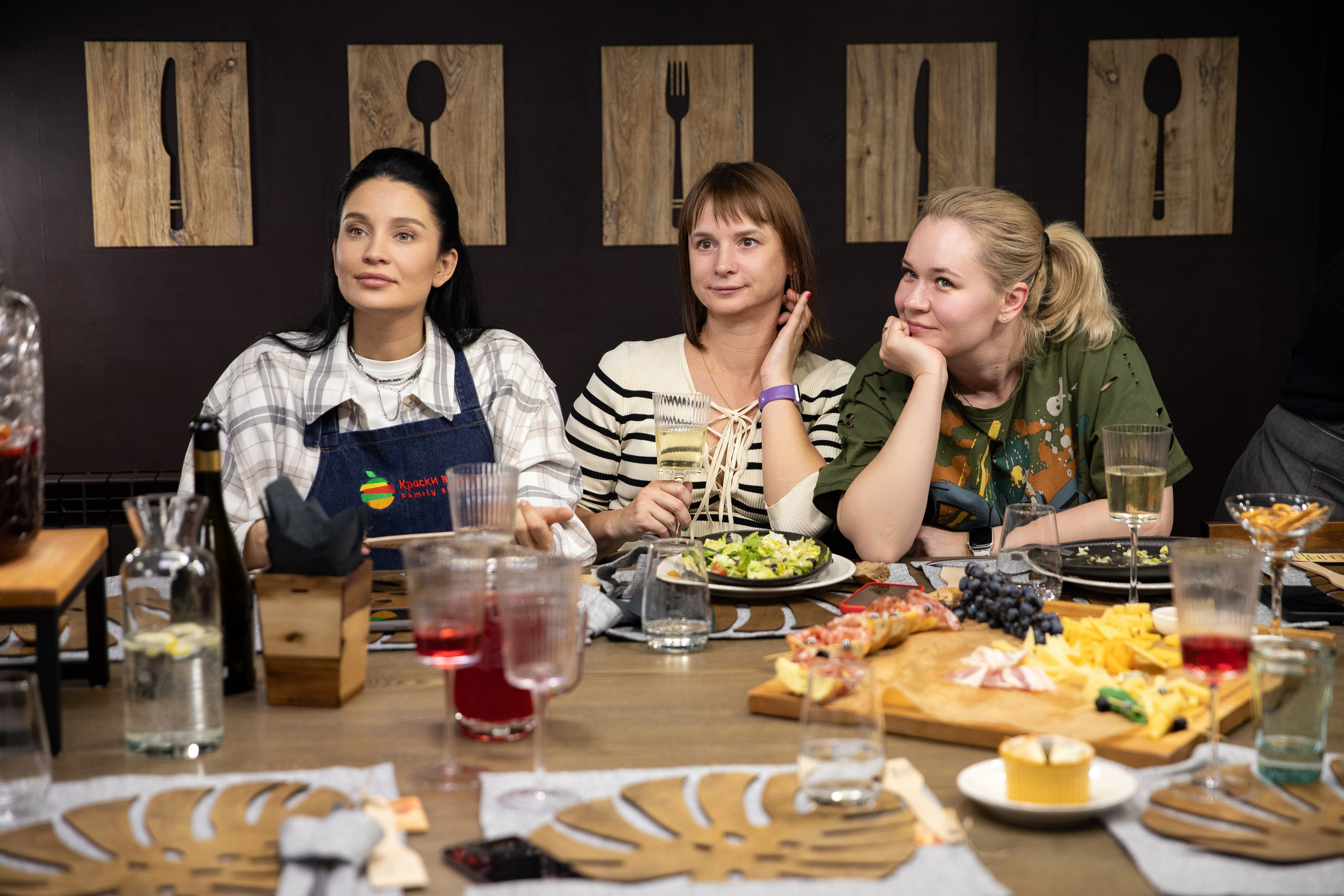 Встреча во «Краски Вкуса». Свадебный фотограф Иркутск, репортажный фотограф Иркутск