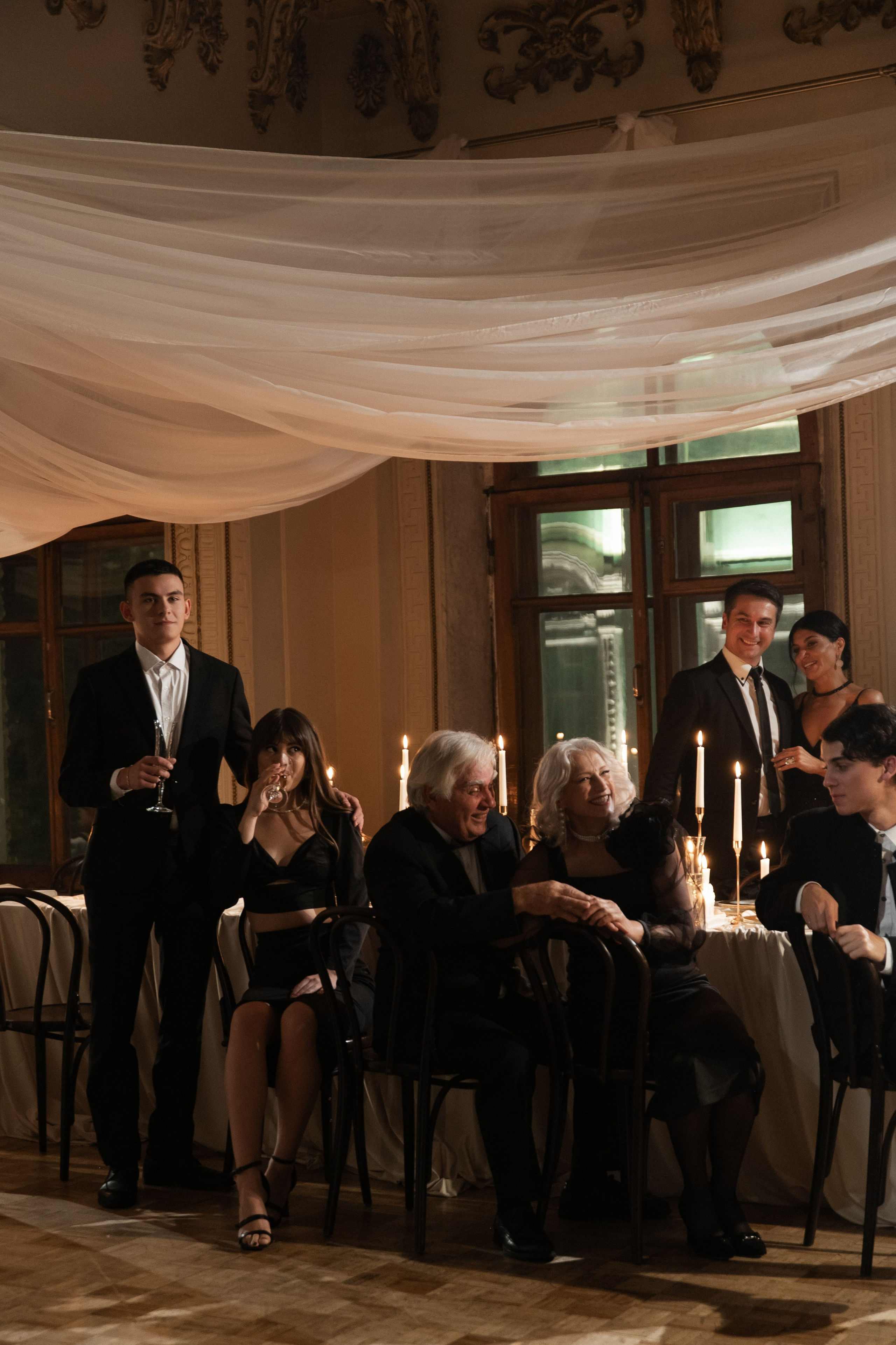 Камерный свадебный ужин при свечах в старинном особняке в фотостудии 21. Kult. Ярослава Ерина — свадебный фотограф в Москве