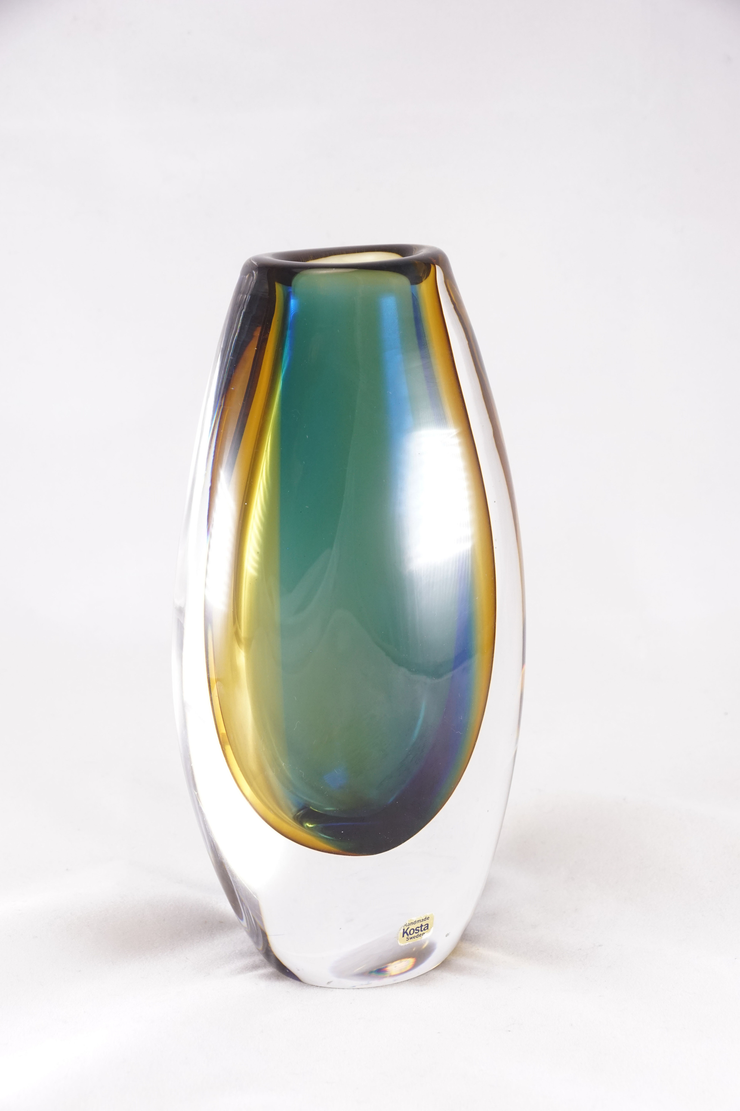 Ваза из цветного стекла. Никита Колеганов — фотограф