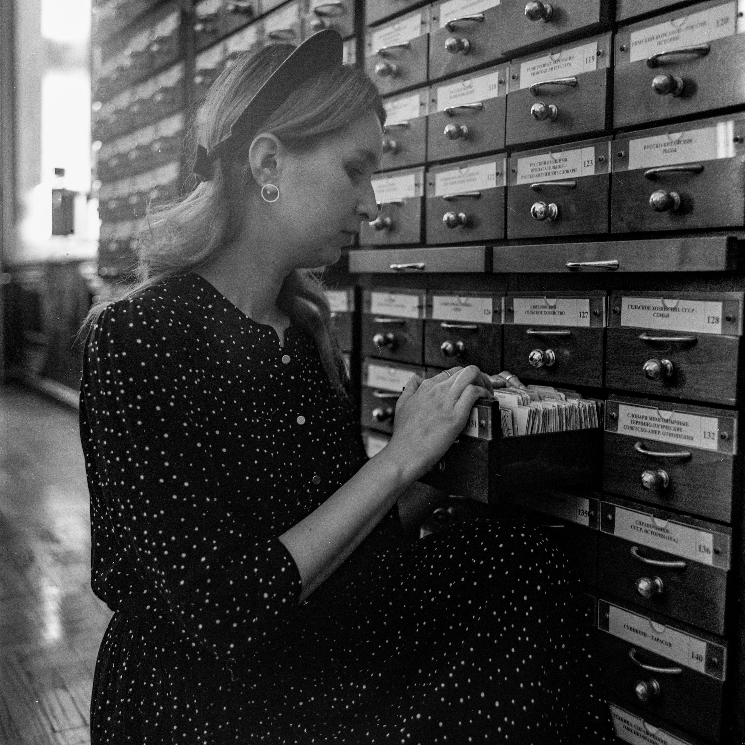Дарья в РГБ (ч/б). Никита Колеганов — фотограф
